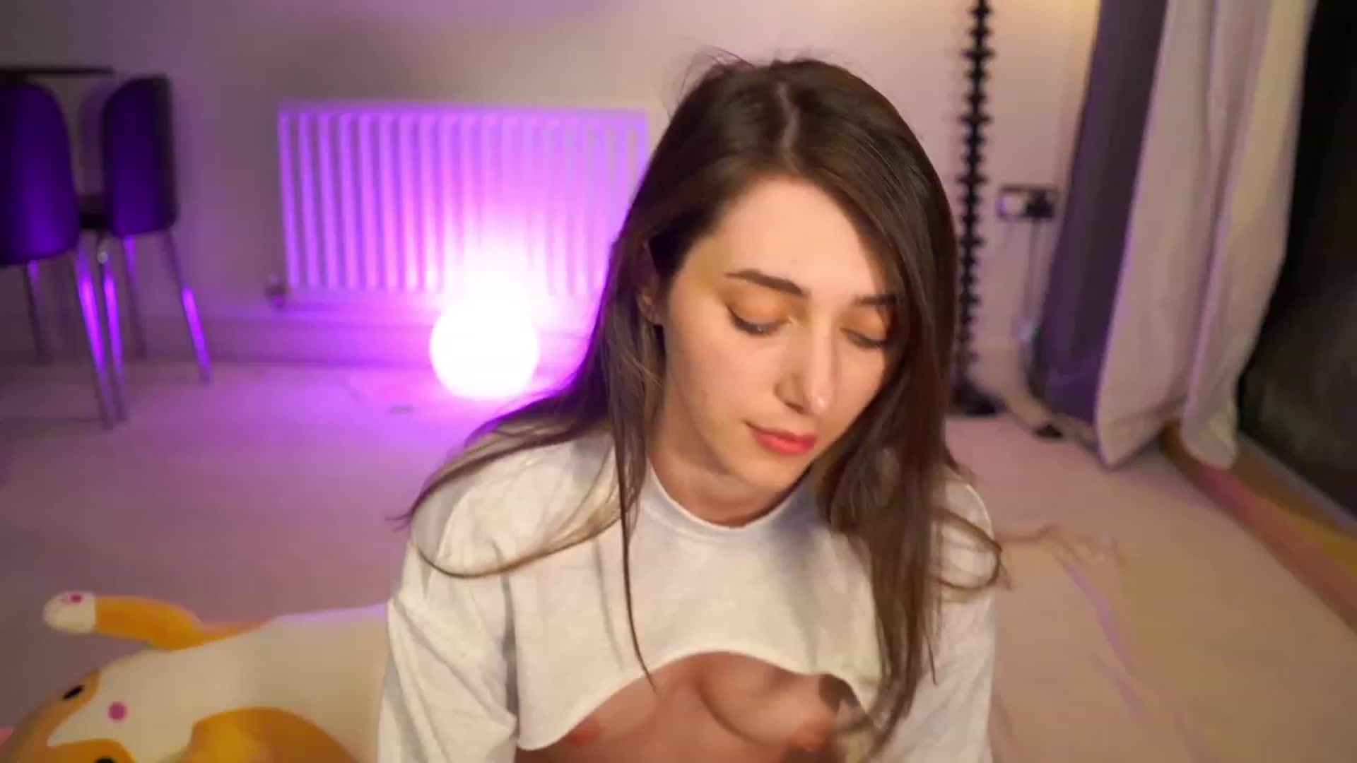 Gallery image thumbnail from hey_foxy's myfreecams stream on, 07/19/2023, 21:16 image 18 of 20