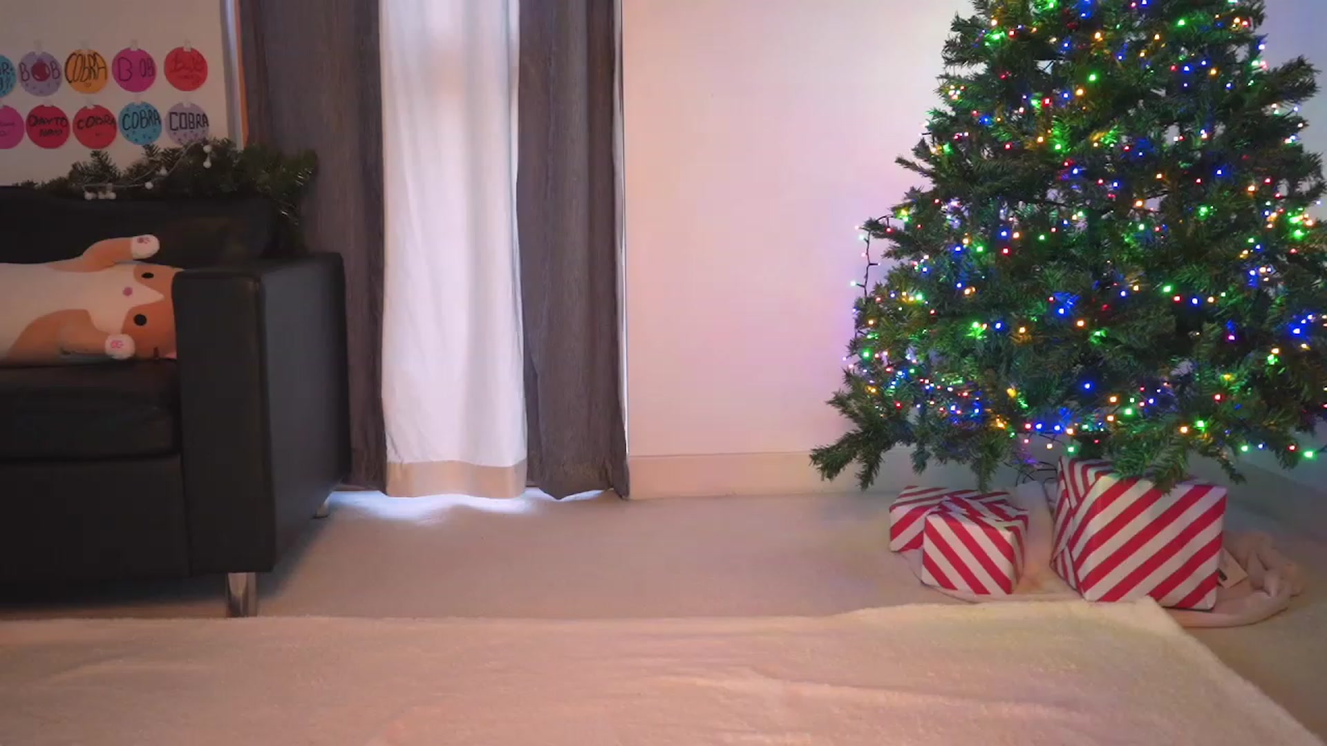 Gallery image thumbnail from hey_foxy's myfreecams stream on, 12/14/2023, 17:03 image 4 of 20