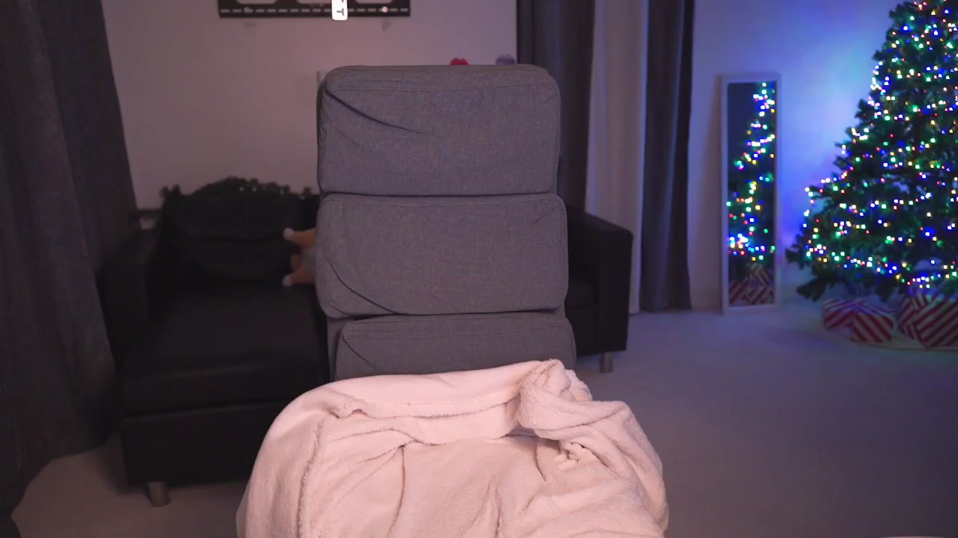 Gallery image thumbnail from hey_foxy's myfreecams stream on, 01/01/2024, 04:58 image 20 of 20