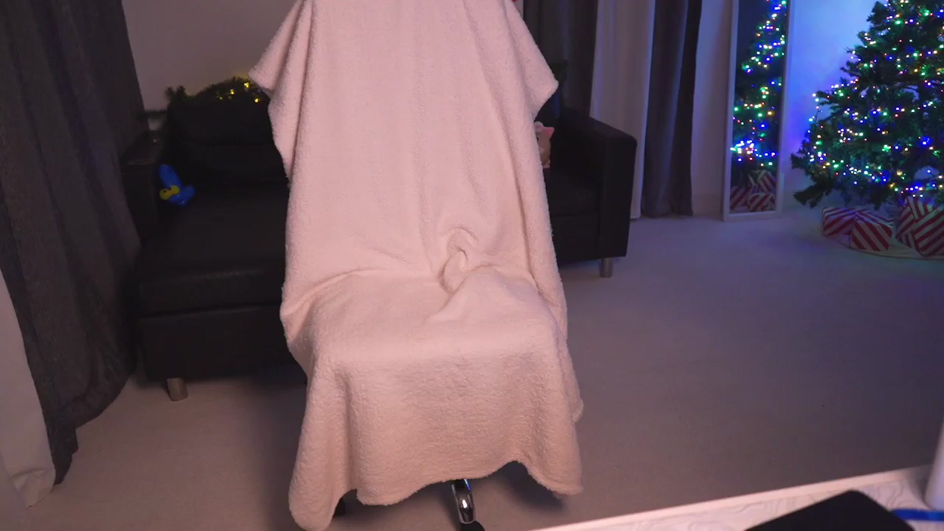 Gallery image thumbnail from hey_foxy's myfreecams stream on, 01/03/2024, 04:41 image 3 of 20