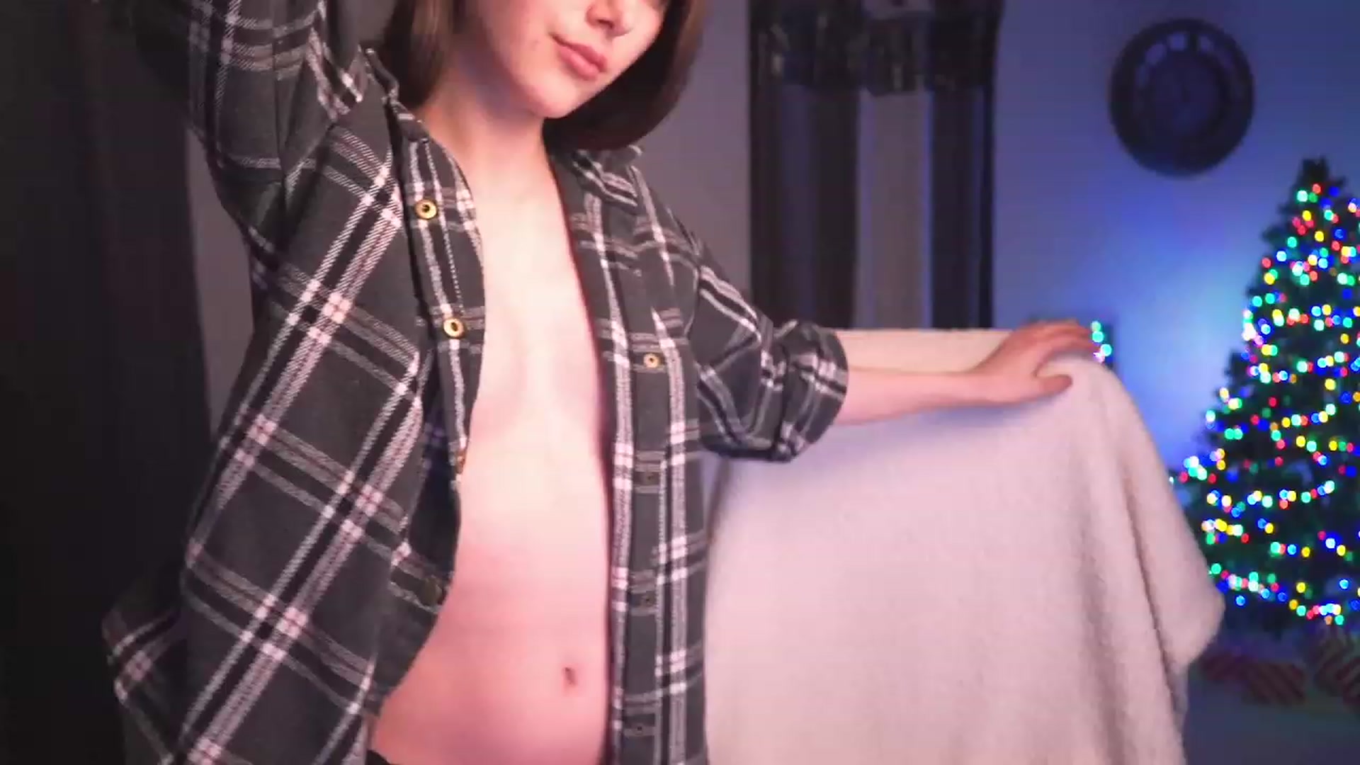 Gallery image thumbnail from hey_foxy's myfreecams stream on, 01/03/2024, 08:33 image 8 of 20