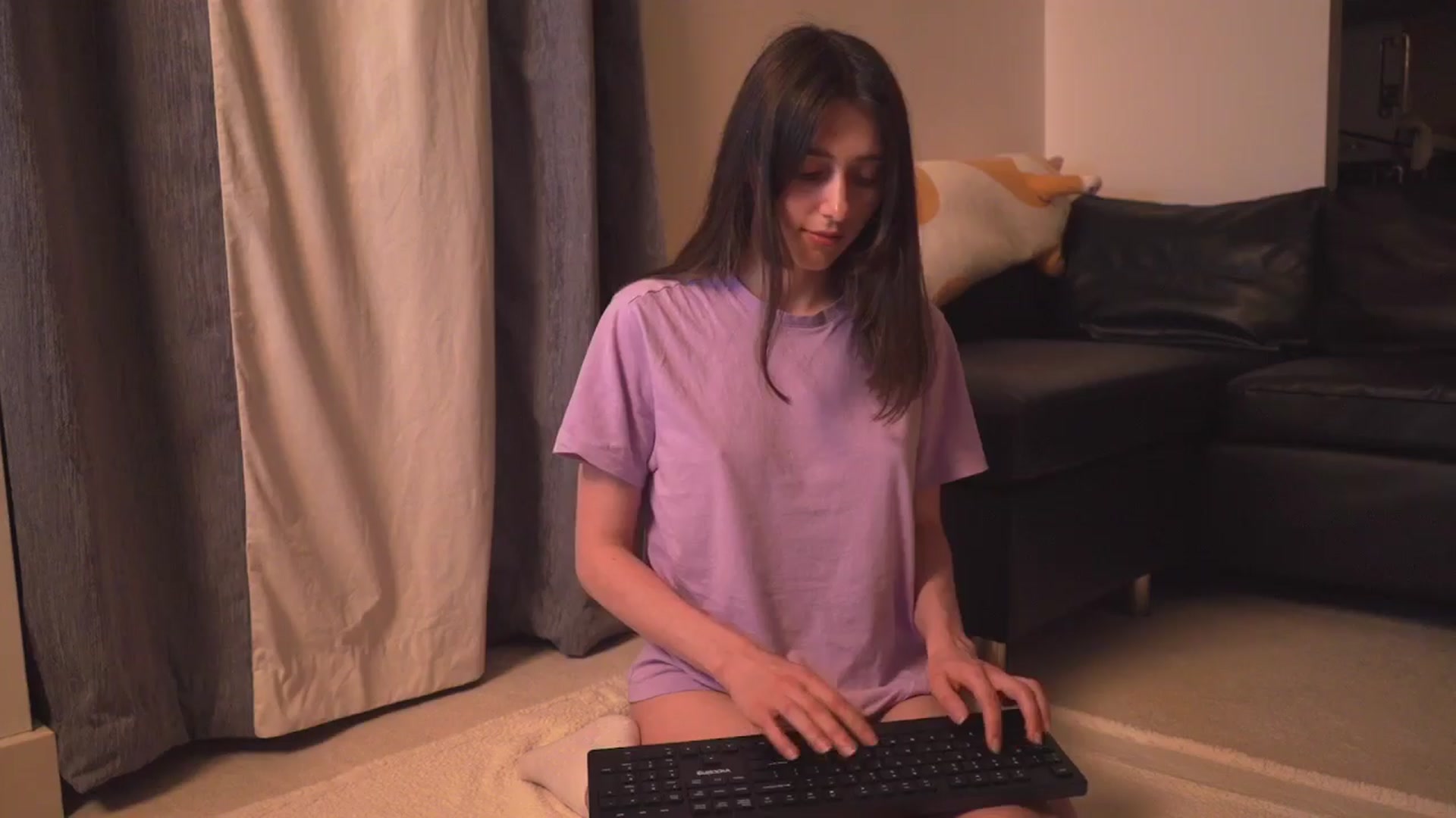 Gallery image thumbnail from hey_foxy's myfreecams stream on, 04/12/2024, 21:12 image 6 of 20