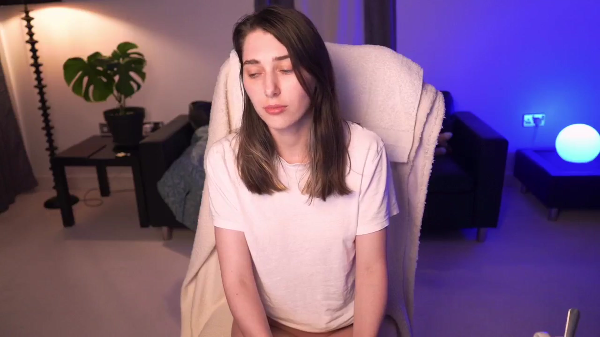 Gallery image thumbnail from hey_foxy's myfreecams stream on, 06/05/2024, 03:17 image 12 of 20
