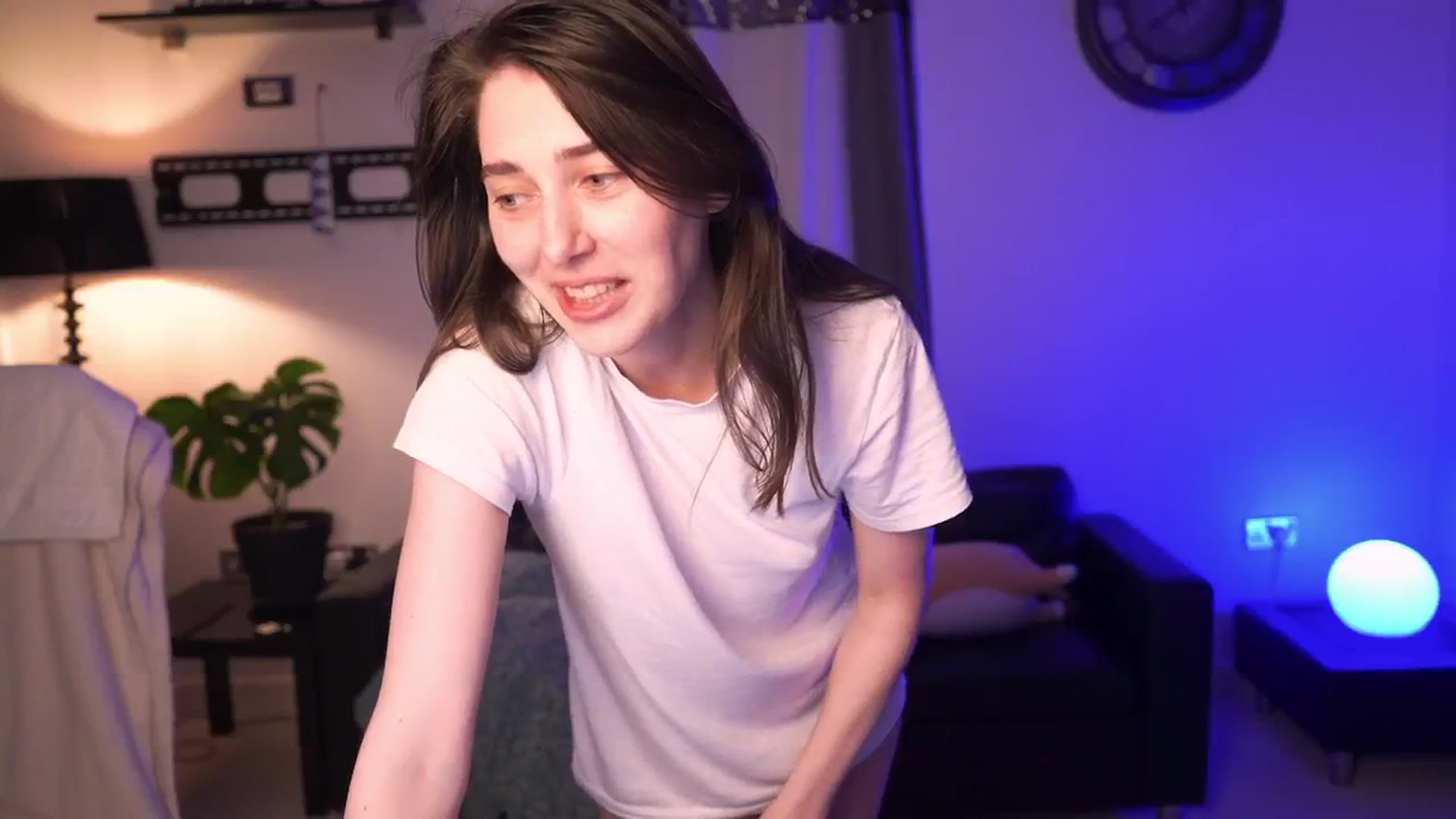 Gallery image thumbnail from hey_foxy's myfreecams stream on, 06/05/2024, 03:17 image 7 of 20