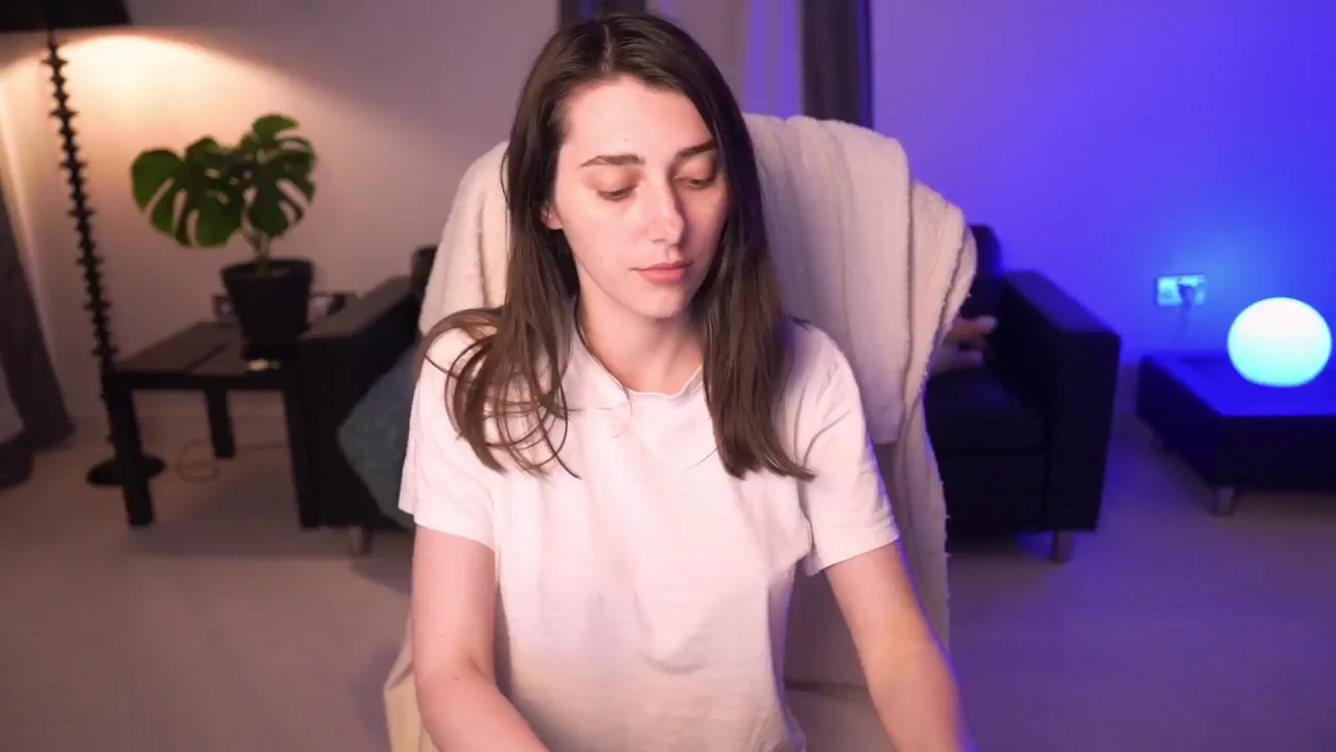 Gallery image thumbnail from hey_foxy's myfreecams stream on, 06/05/2024, 03:17 image 1 of 20