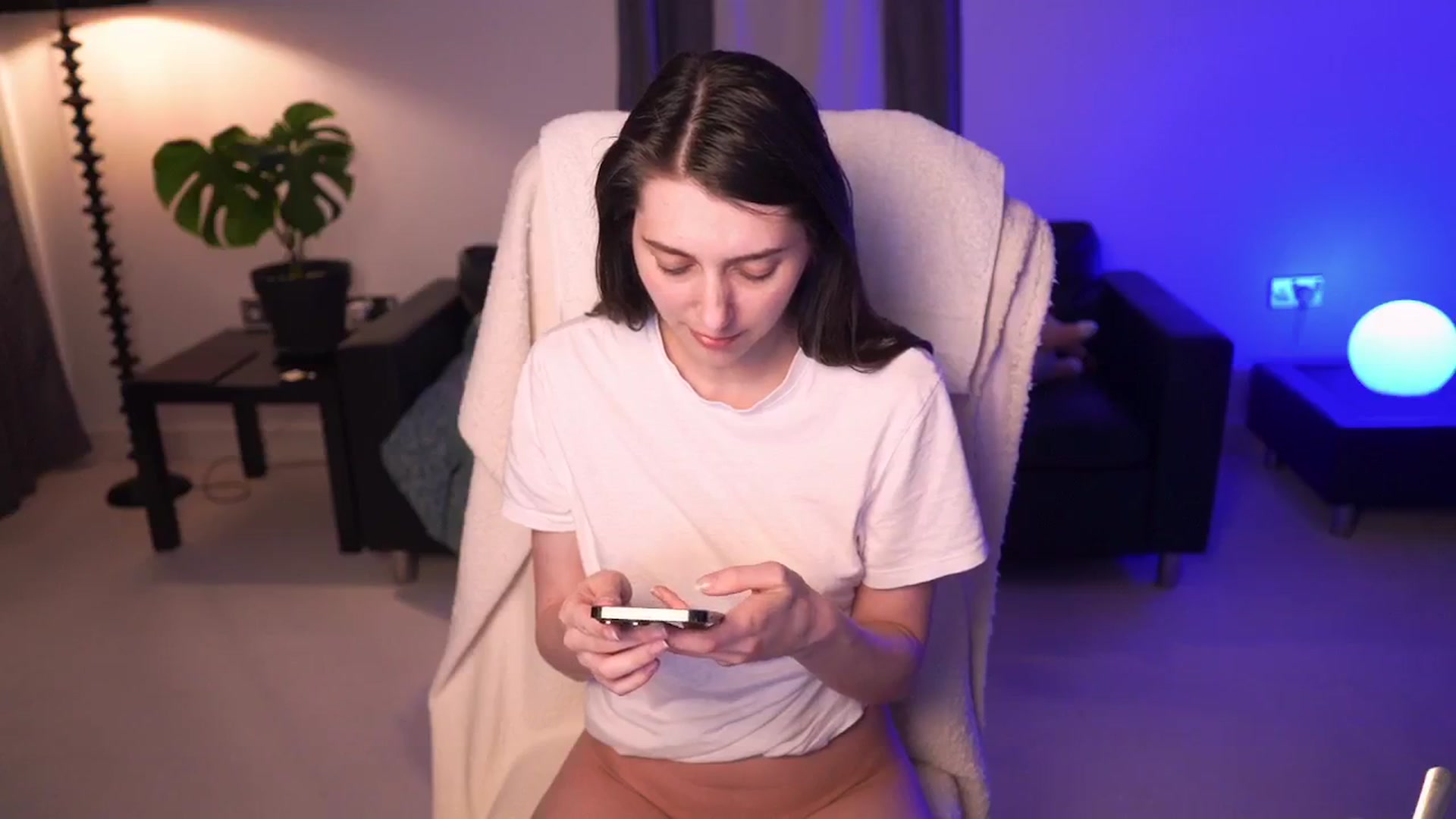Gallery image thumbnail from hey_foxy's myfreecams stream on, 06/05/2024, 03:17 image 14 of 20