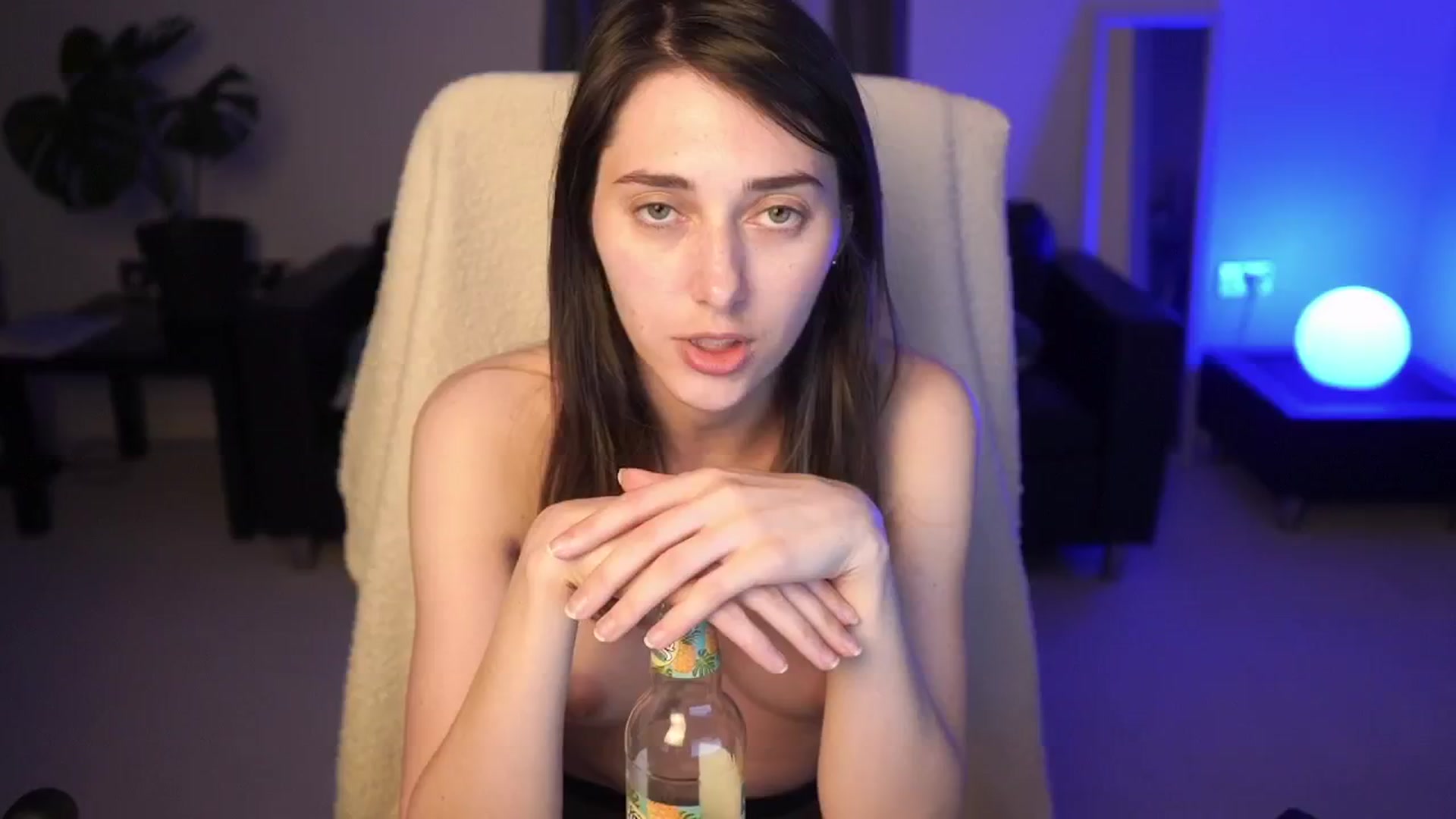Gallery image thumbnail from hey_foxy's myfreecams stream on, 07/01/2024, 23:59 image 8 of 20