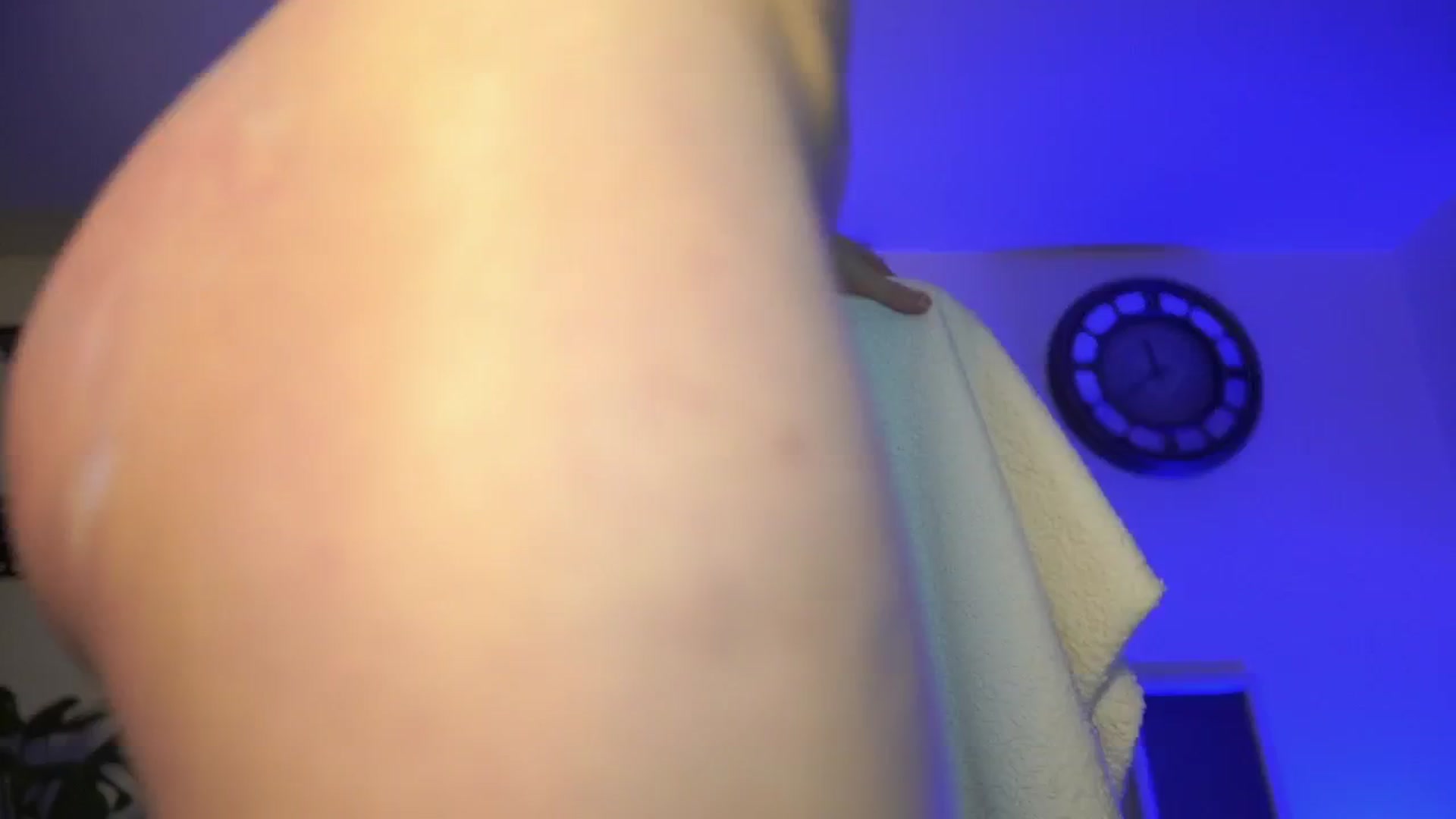 Gallery image thumbnail from hey_foxy's myfreecams stream on, 07/05/2024, 21:07 image 8 of 20