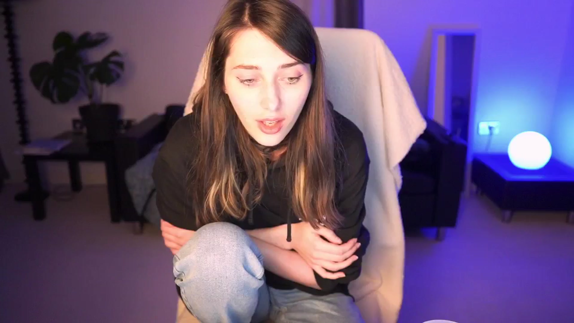 Gallery image thumbnail from hey_foxy's myfreecams stream on, 07/05/2024, 22:10 image 1 of 20