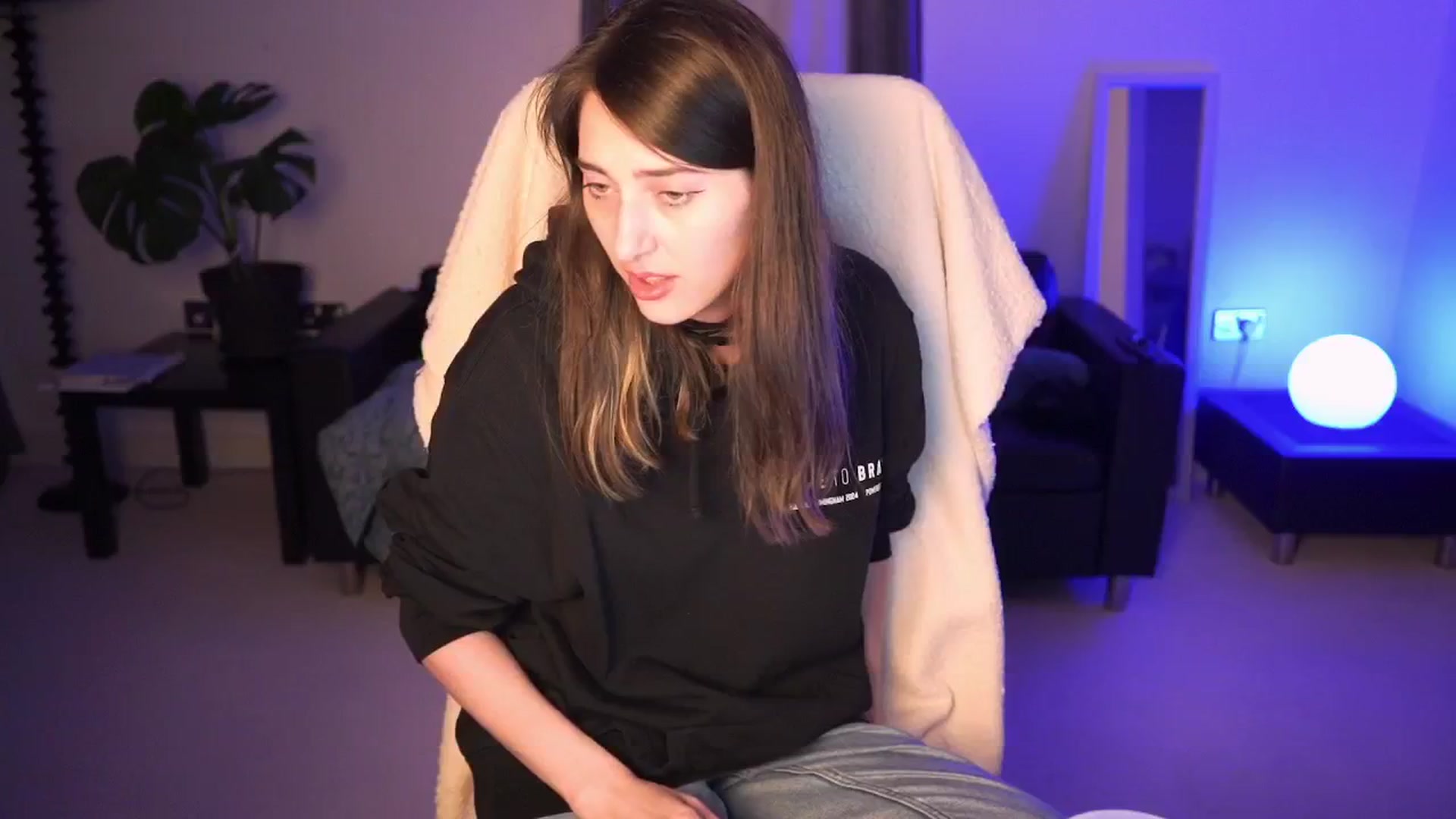 Gallery image thumbnail from hey_foxy's myfreecams stream on, 07/05/2024, 22:10 image 5 of 20