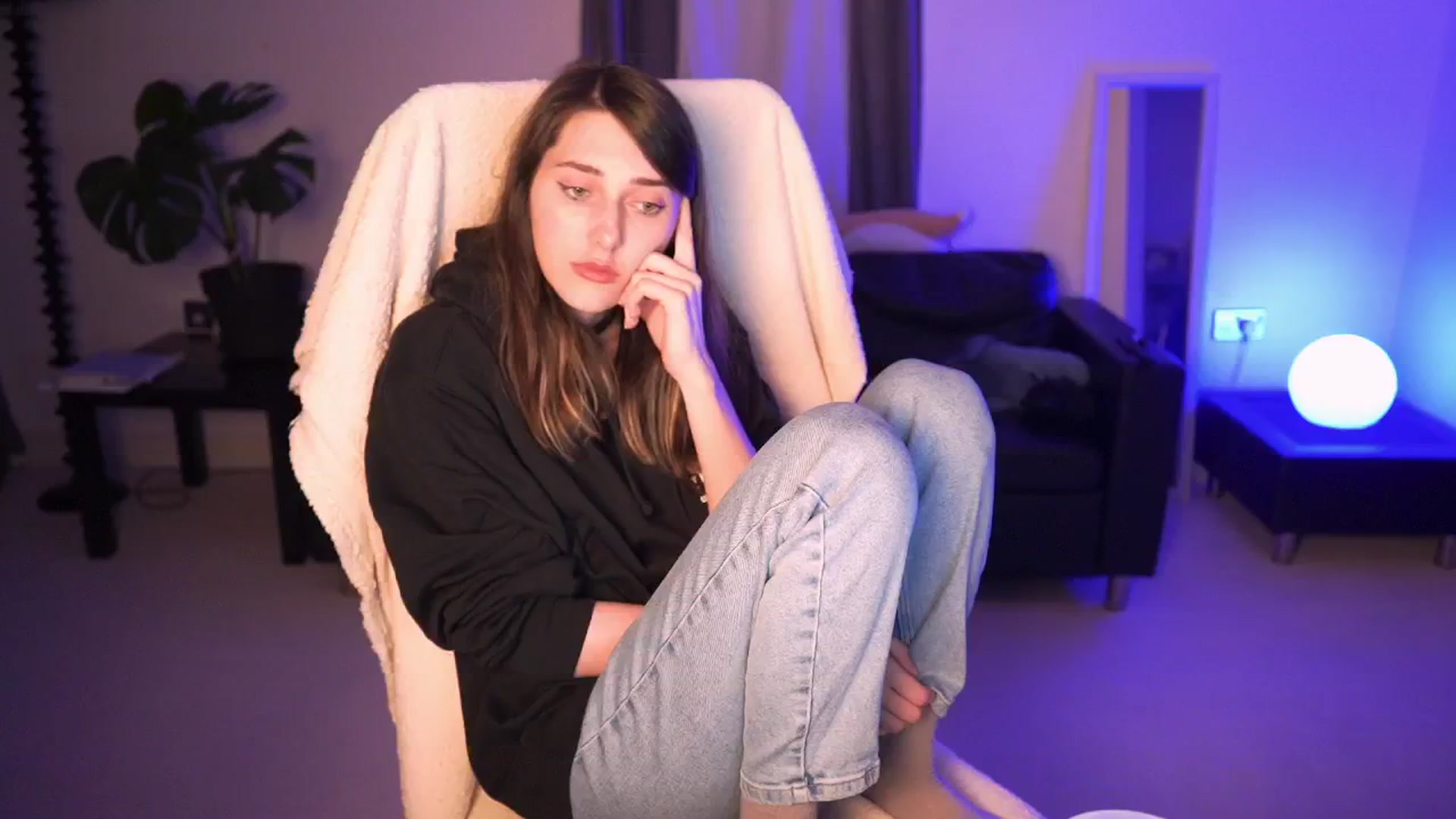 Gallery image thumbnail from hey_foxy's myfreecams stream on, 07/05/2024, 22:10 image 9 of 20