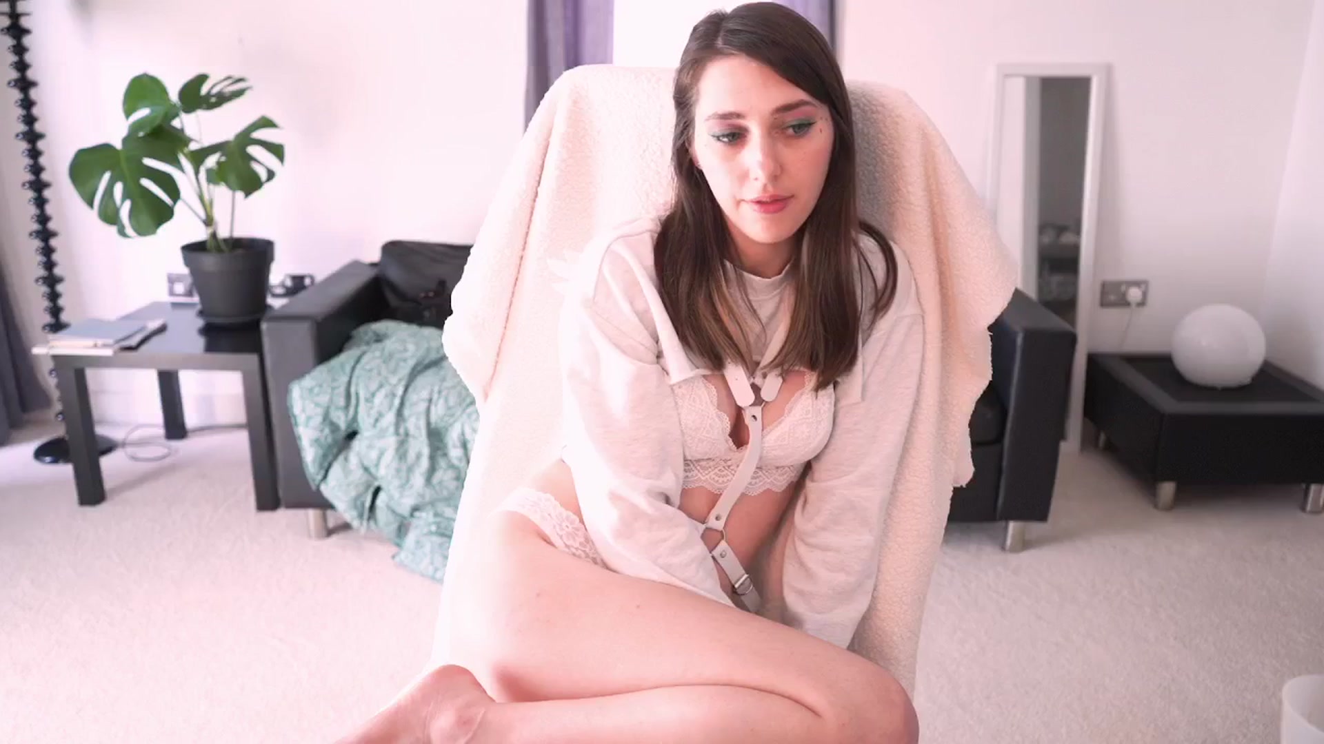 Gallery image thumbnail from hey_foxy's myfreecams stream on, 07/06/2024, 16:49 image 7 of 20