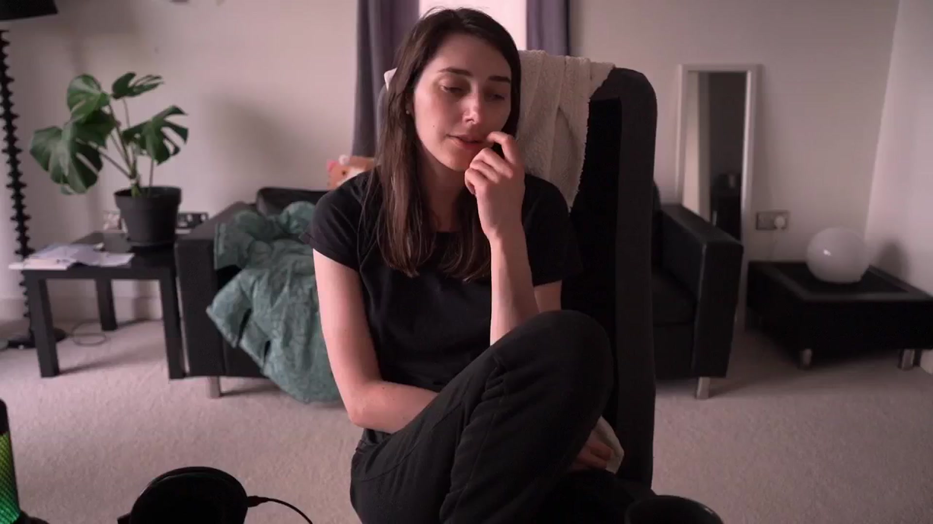 Gallery image thumbnail from hey_foxy's myfreecams stream on, 07/10/2024, 18:56 image 6 of 20