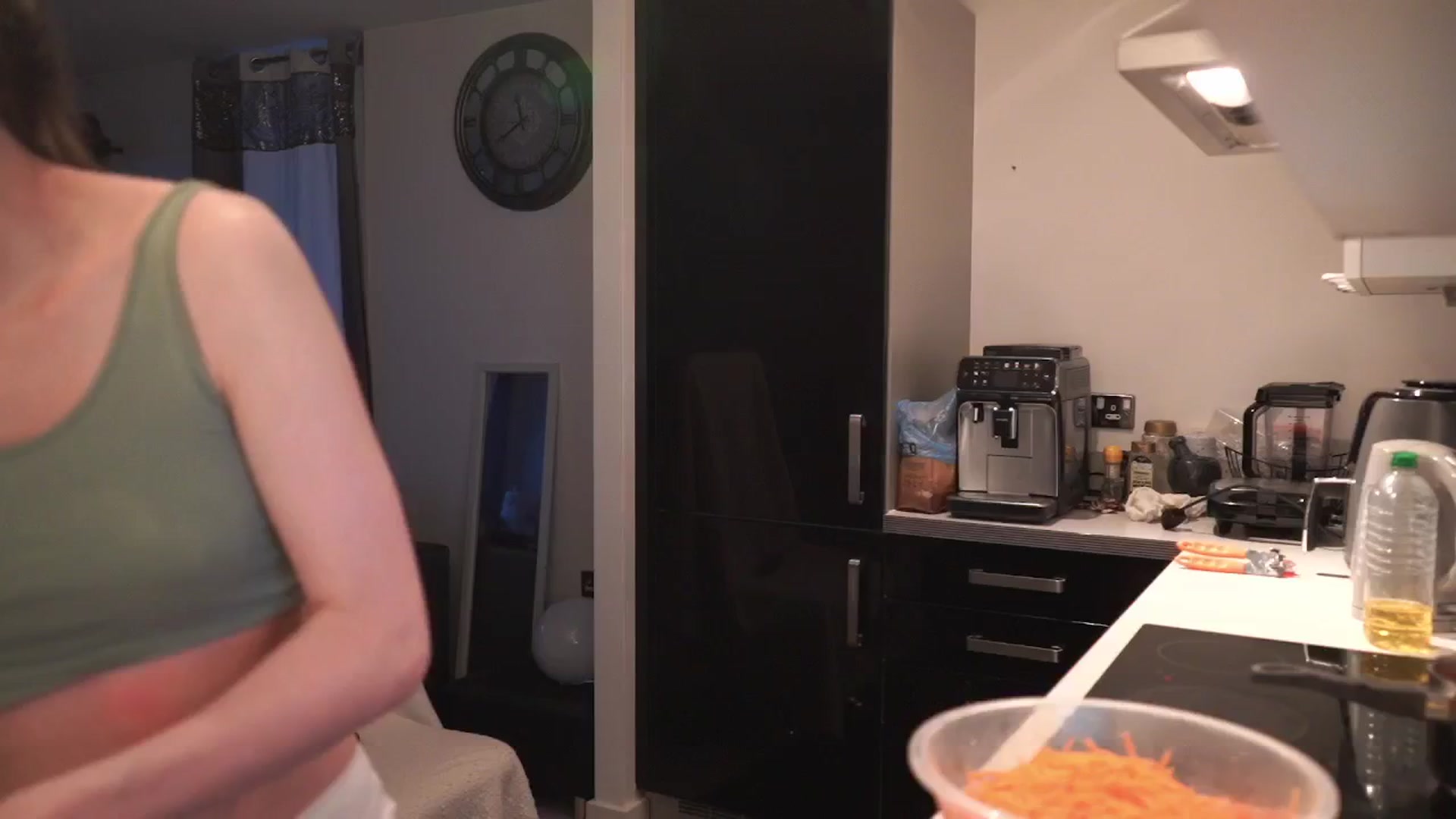 Gallery image thumbnail from hey_foxy's myfreecams stream on, 07/10/2024, 21:18 image 14 of 20