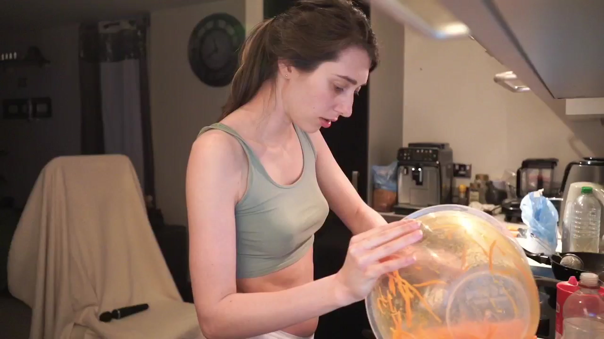 Gallery image thumbnail from hey_foxy's myfreecams stream on, 07/10/2024, 21:18 image 17 of 20