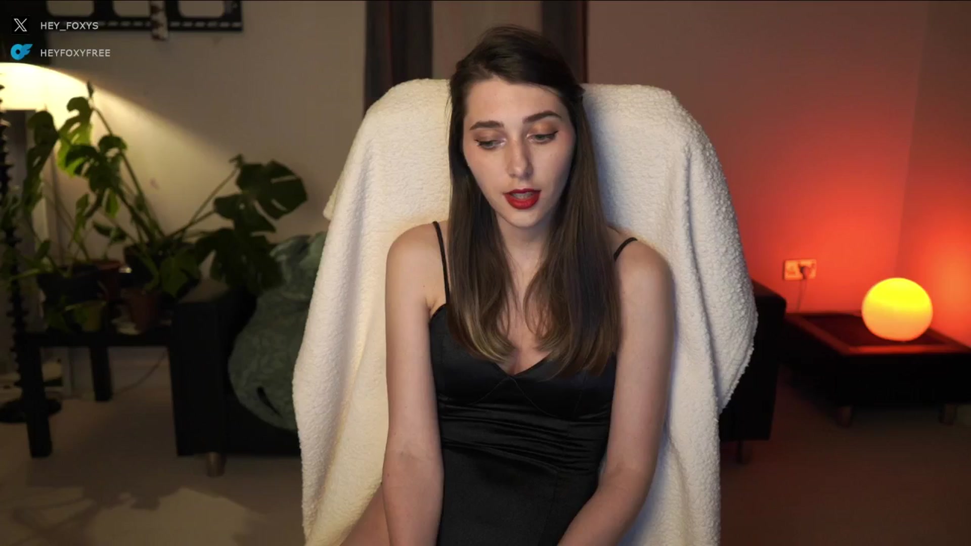 Gallery image thumbnail from hey_foxy's myfreecams stream on, 10/23/2024, 19:48 image 9 of 20