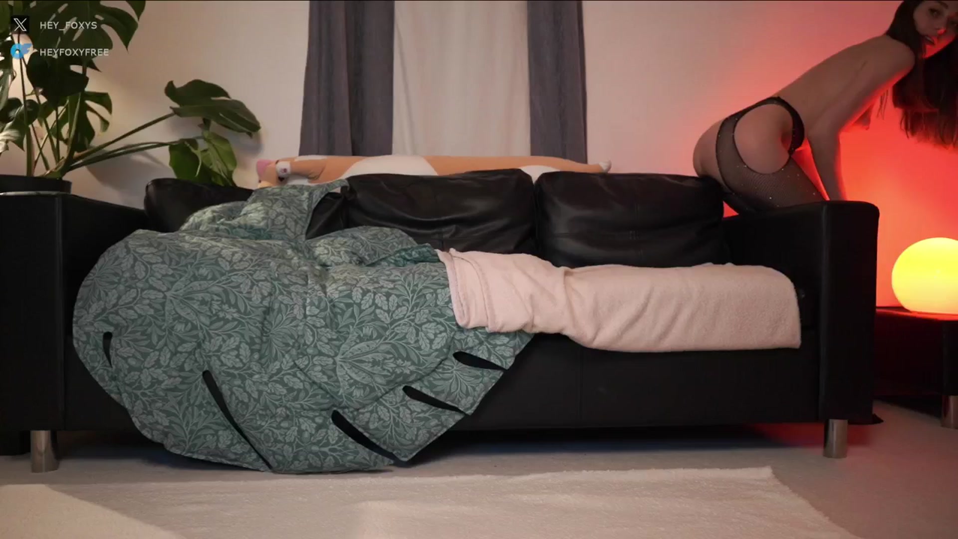 Gallery image thumbnail from hey_foxy's myfreecams stream on, 10/25/2024, 20:34 image 1 of 20