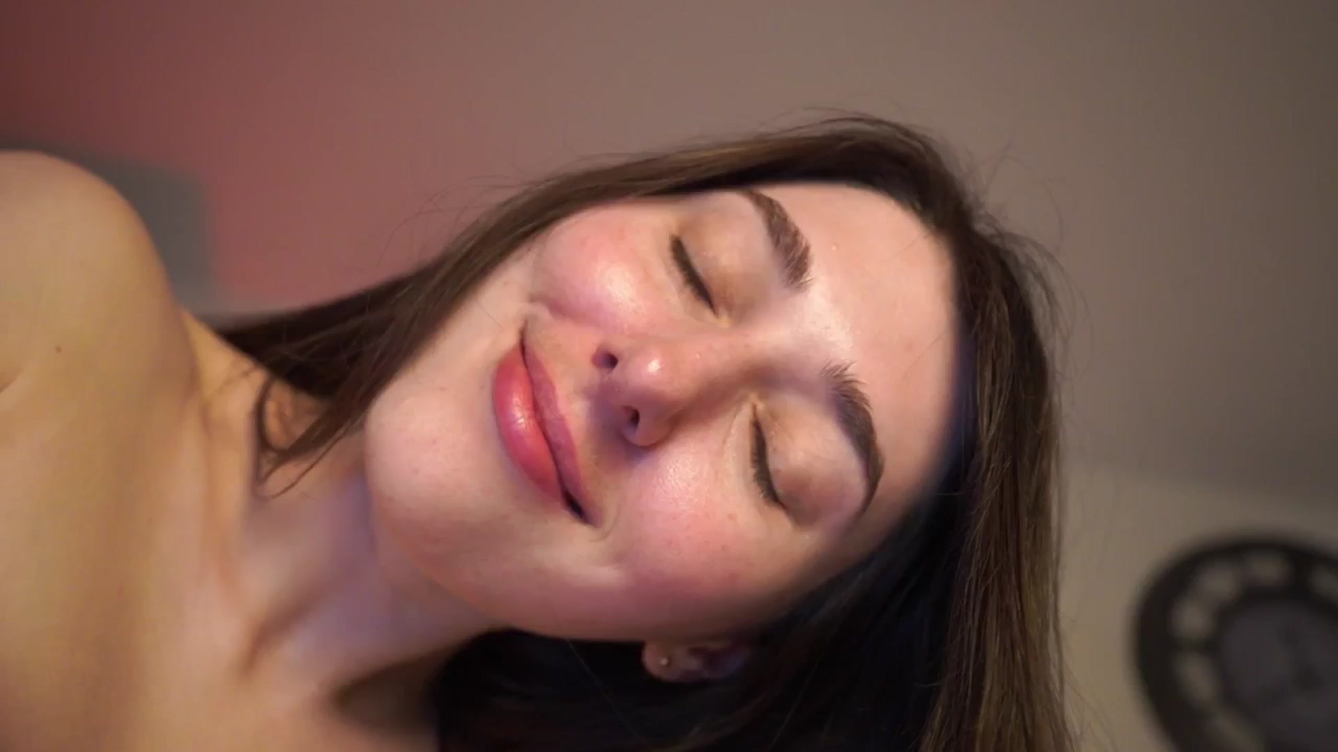 Gallery image thumbnail from hey_foxy's myfreecams stream on, 05/10/2025, 21:52 image 19 of 20