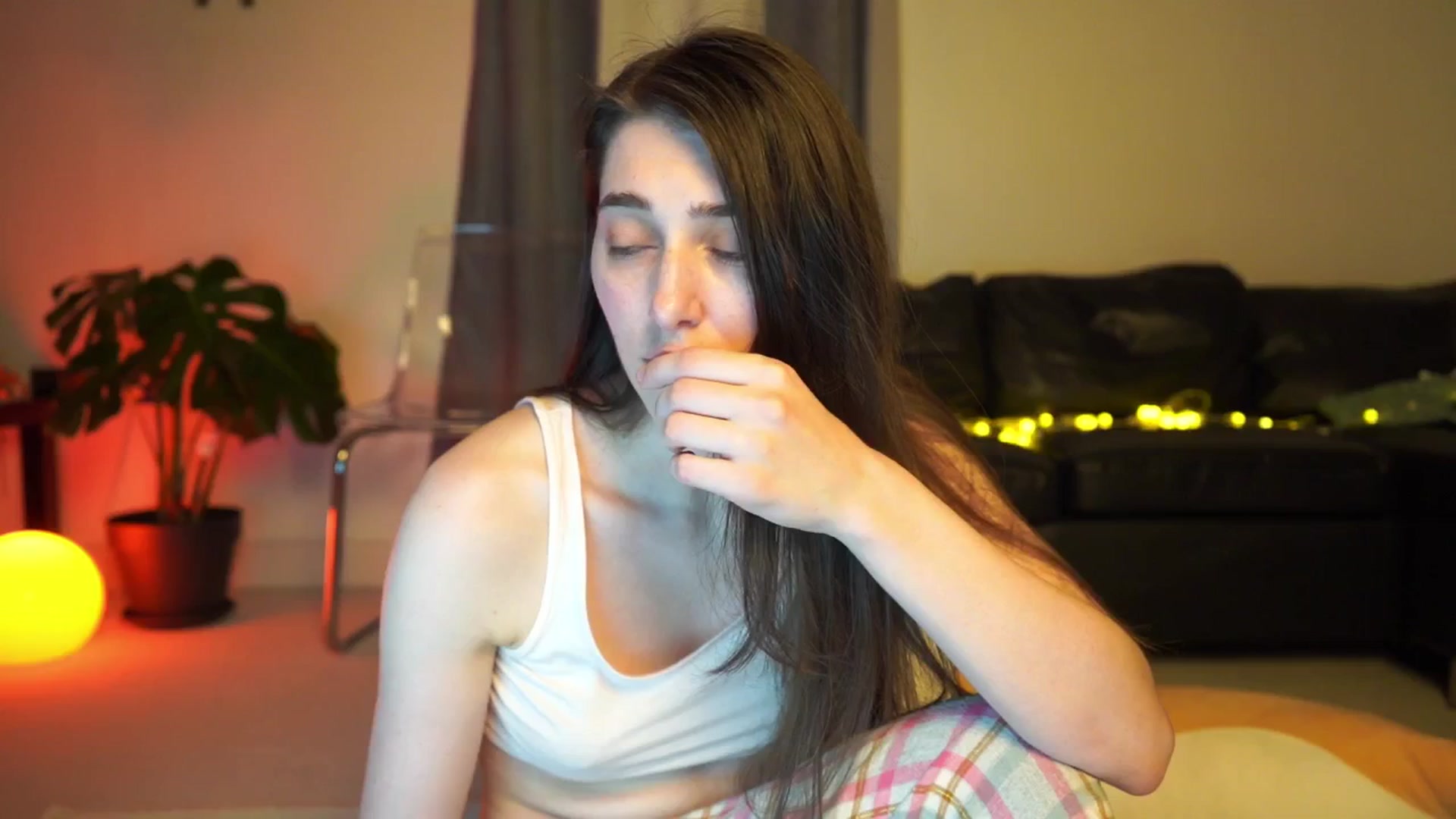 Gallery image thumbnail from hey_foxy's myfreecams stream on, 06/18/2025, 23:46 image 10 of 20