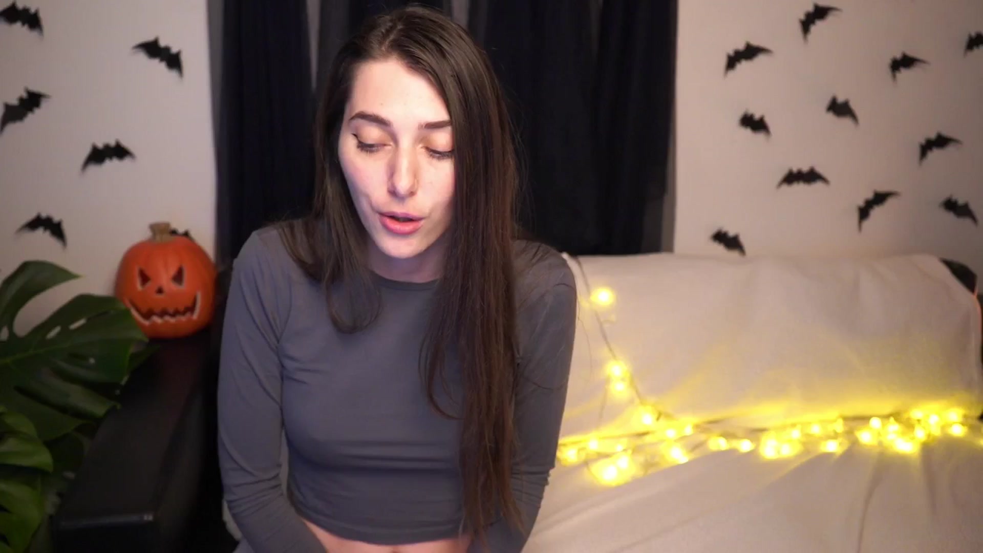 Gallery image thumbnail from hey_foxy's myfreecams stream on, 10/26/2025, 22:38 image 18 of 20