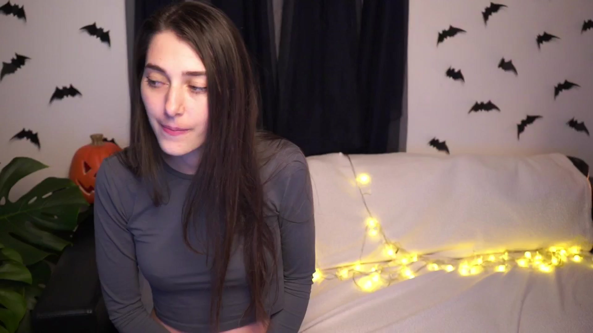 Gallery image thumbnail from hey_foxy's myfreecams stream on, 10/26/2025, 22:38 image 17 of 20