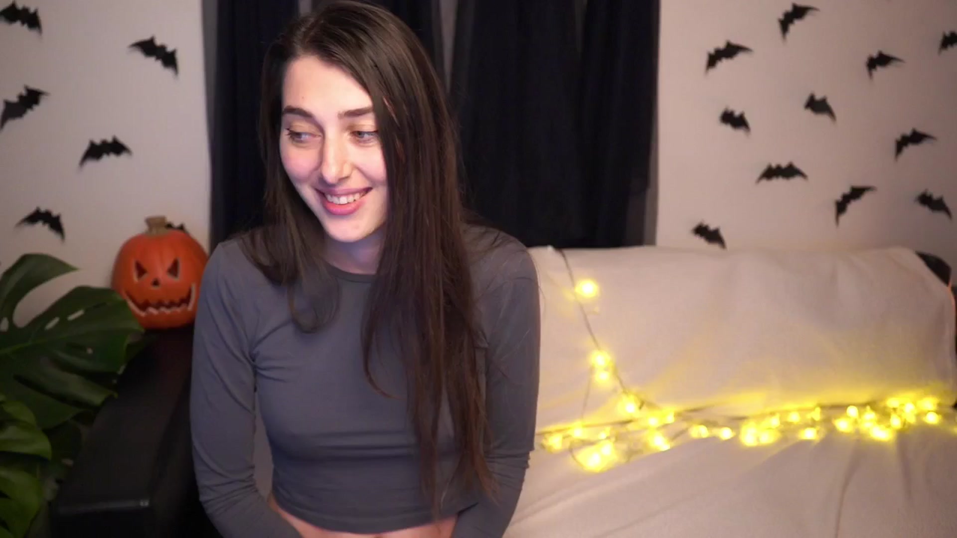 Gallery image thumbnail from hey_foxy's myfreecams stream on, 10/26/2025, 22:38 image 19 of 20