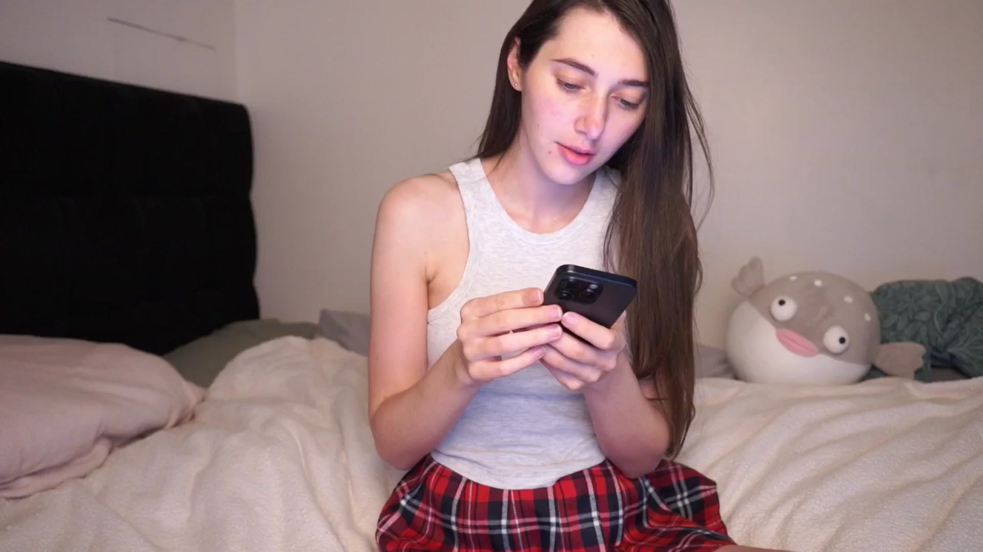 Gallery image thumbnail from hey_foxy's myfreecams stream on, 11/12/2025, 07:02 image 1 of 20