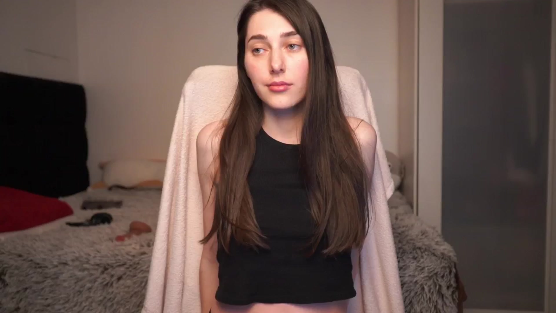 Gallery image thumbnail from hey_foxy's myfreecams stream on, 03/26/2026, 21:45 image 18 of 20