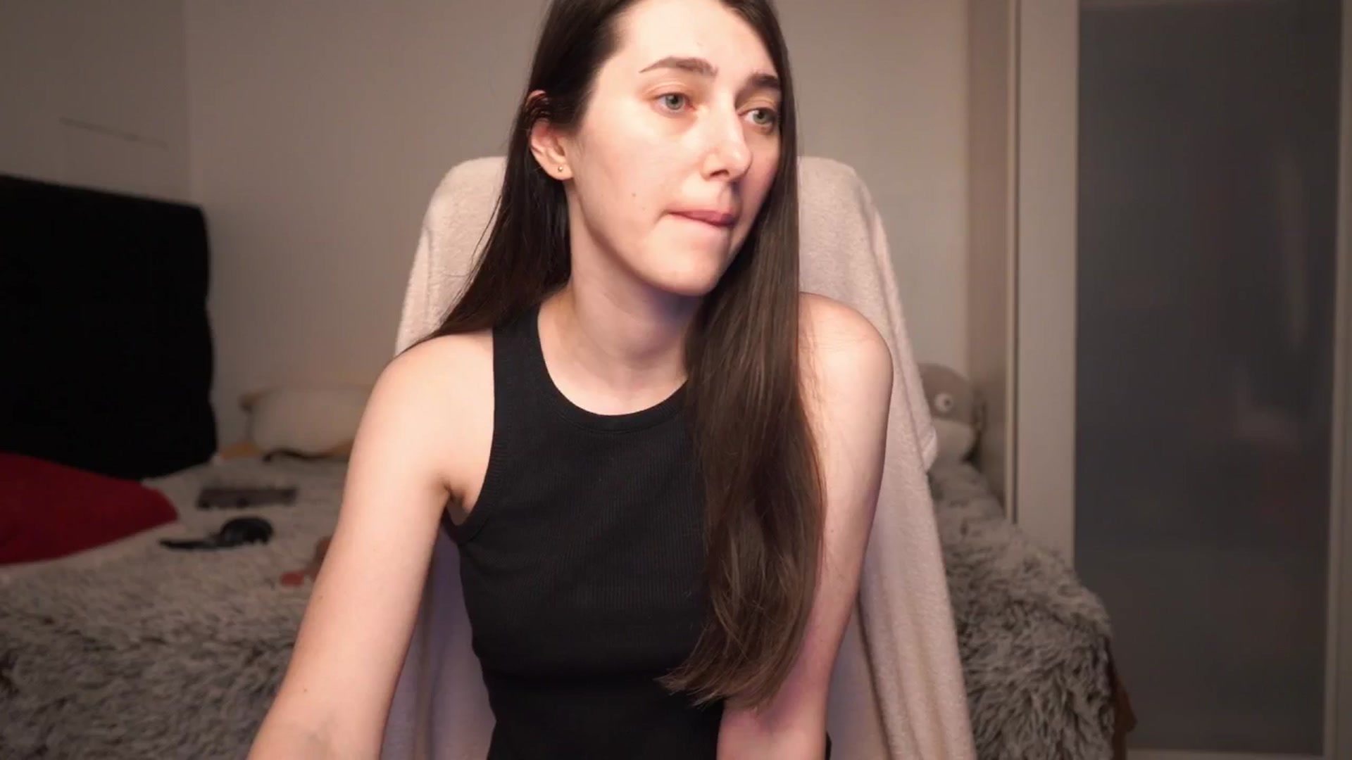 Gallery image thumbnail from hey_foxy's myfreecams stream on, 03/26/2026, 21:45 image 19 of 20