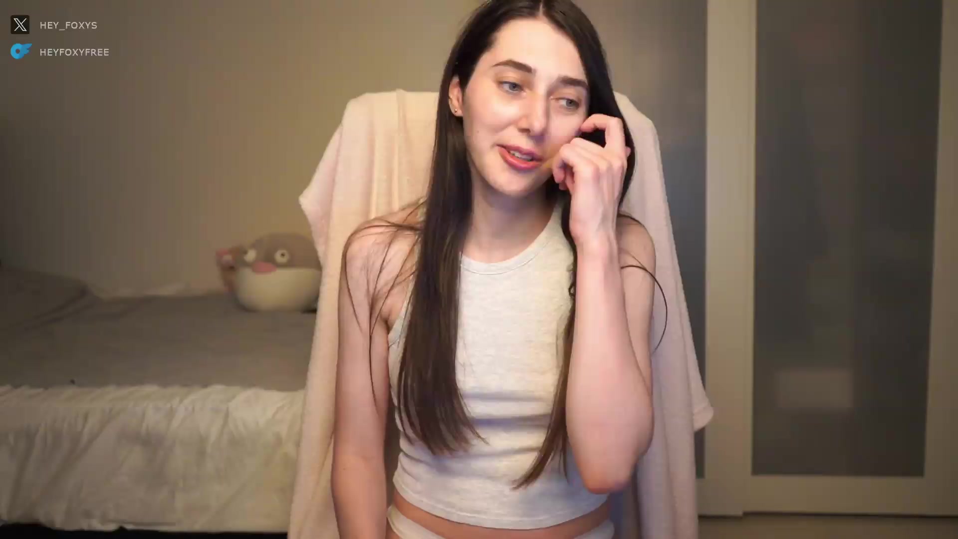 Gallery image thumbnail from hey_foxy's myfreecams stream on, 08/04/2026, 22:19 image 10 of 20