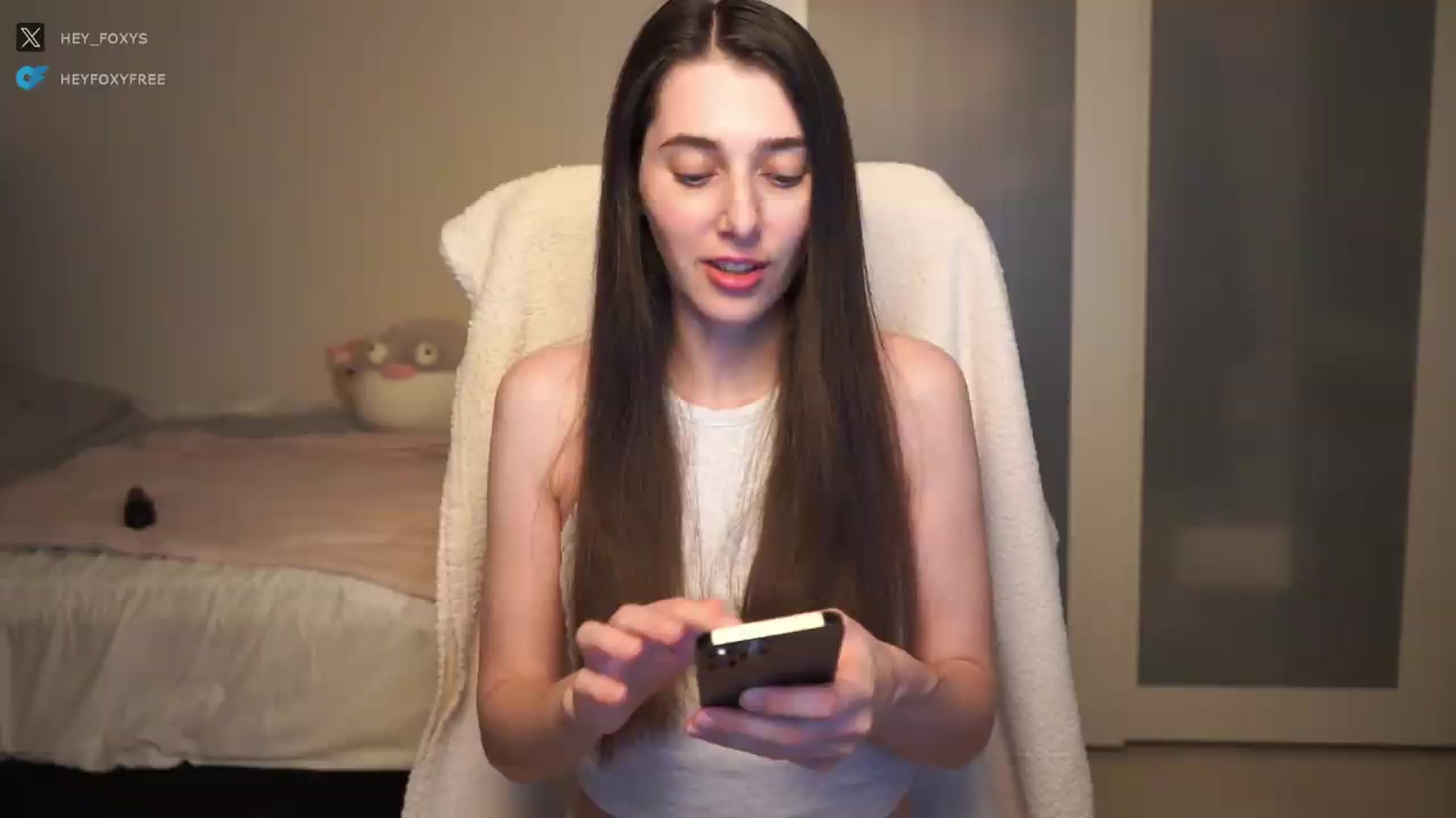 Gallery image thumbnail from hey_foxy's myfreecams stream on, 08/04/2026, 22:19 image 1 of 20