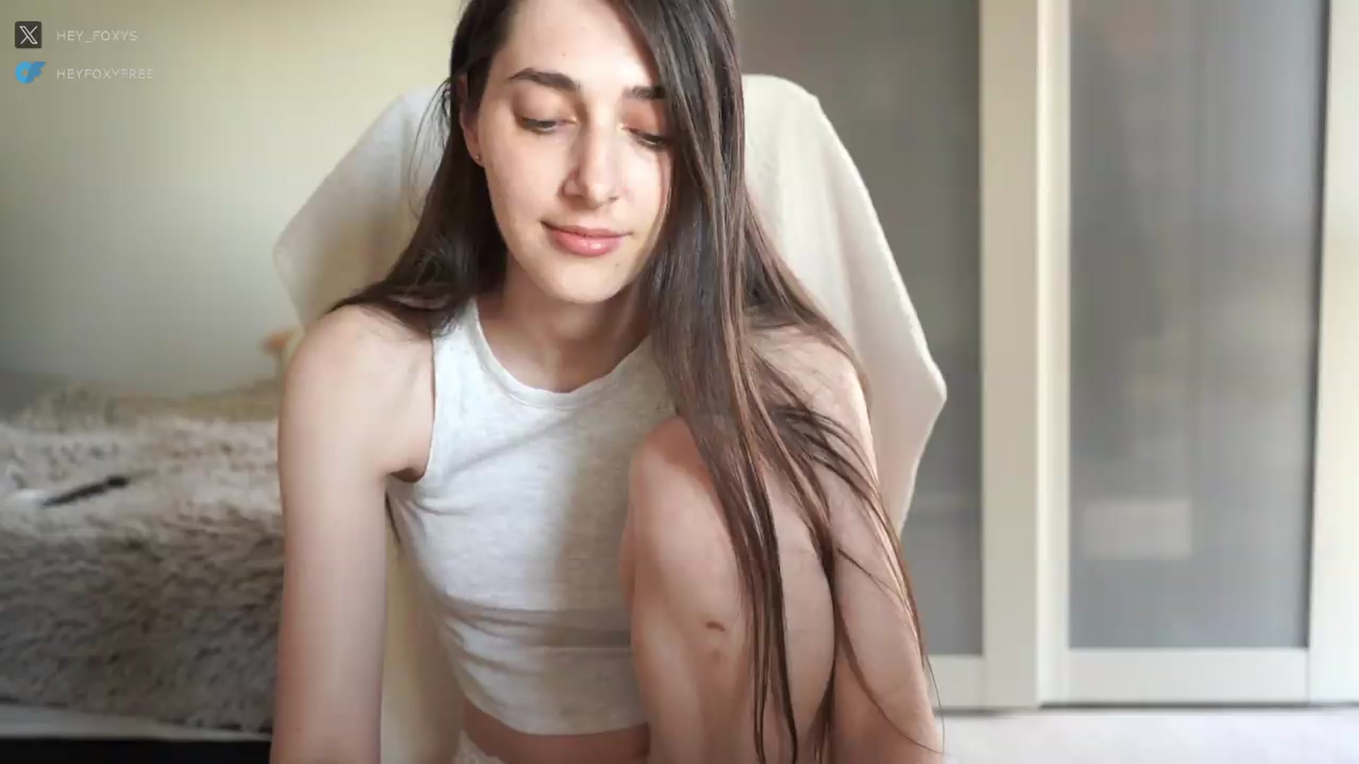 Gallery image thumbnail from hey_foxy's myfreecams stream on, 09/05/2026, 07:30 image 17 of 20