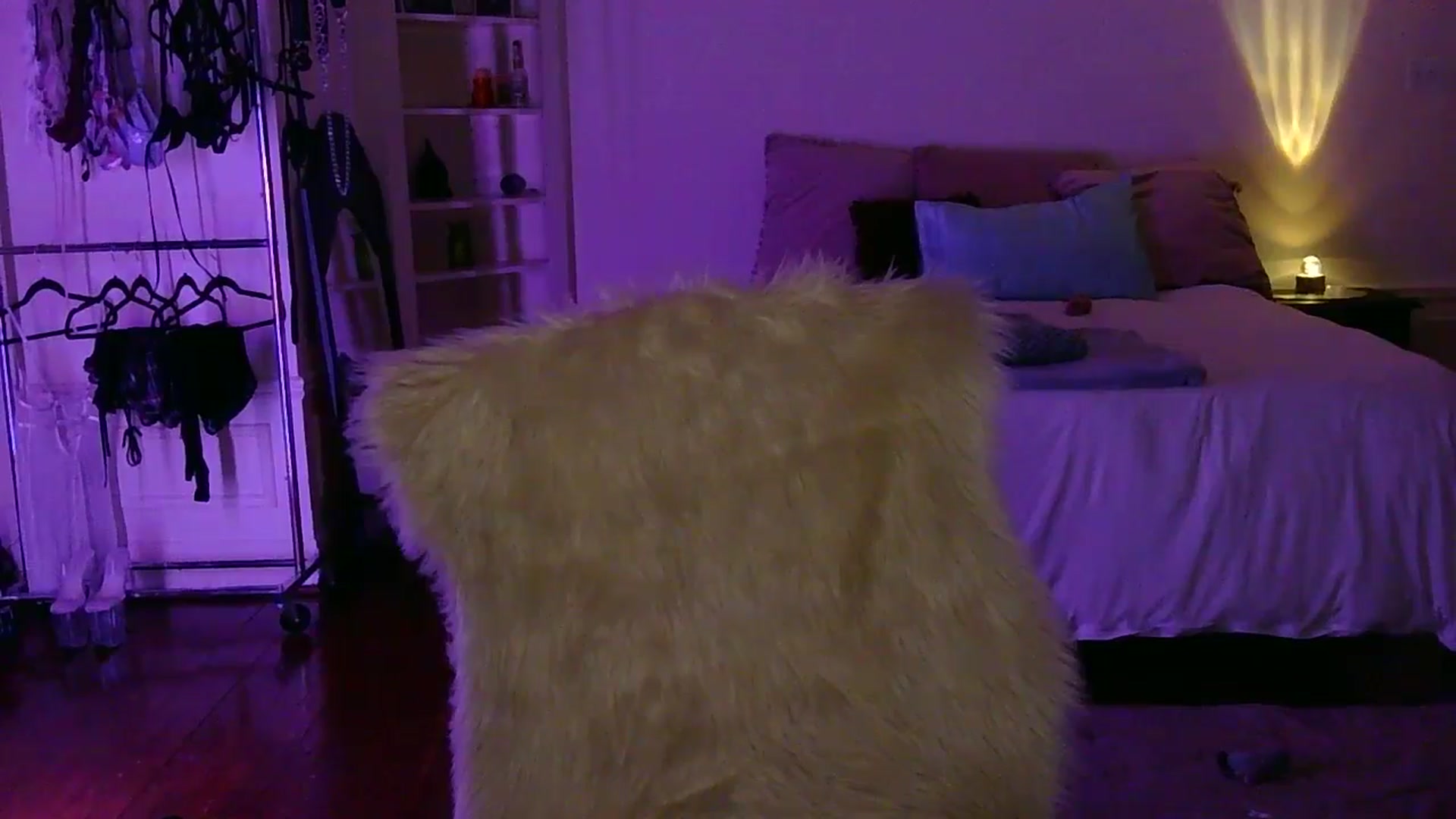 Gallery image thumbnail from heylisten's myfreecams stream on, 04/05/2026, 11:14 image 9 of 20