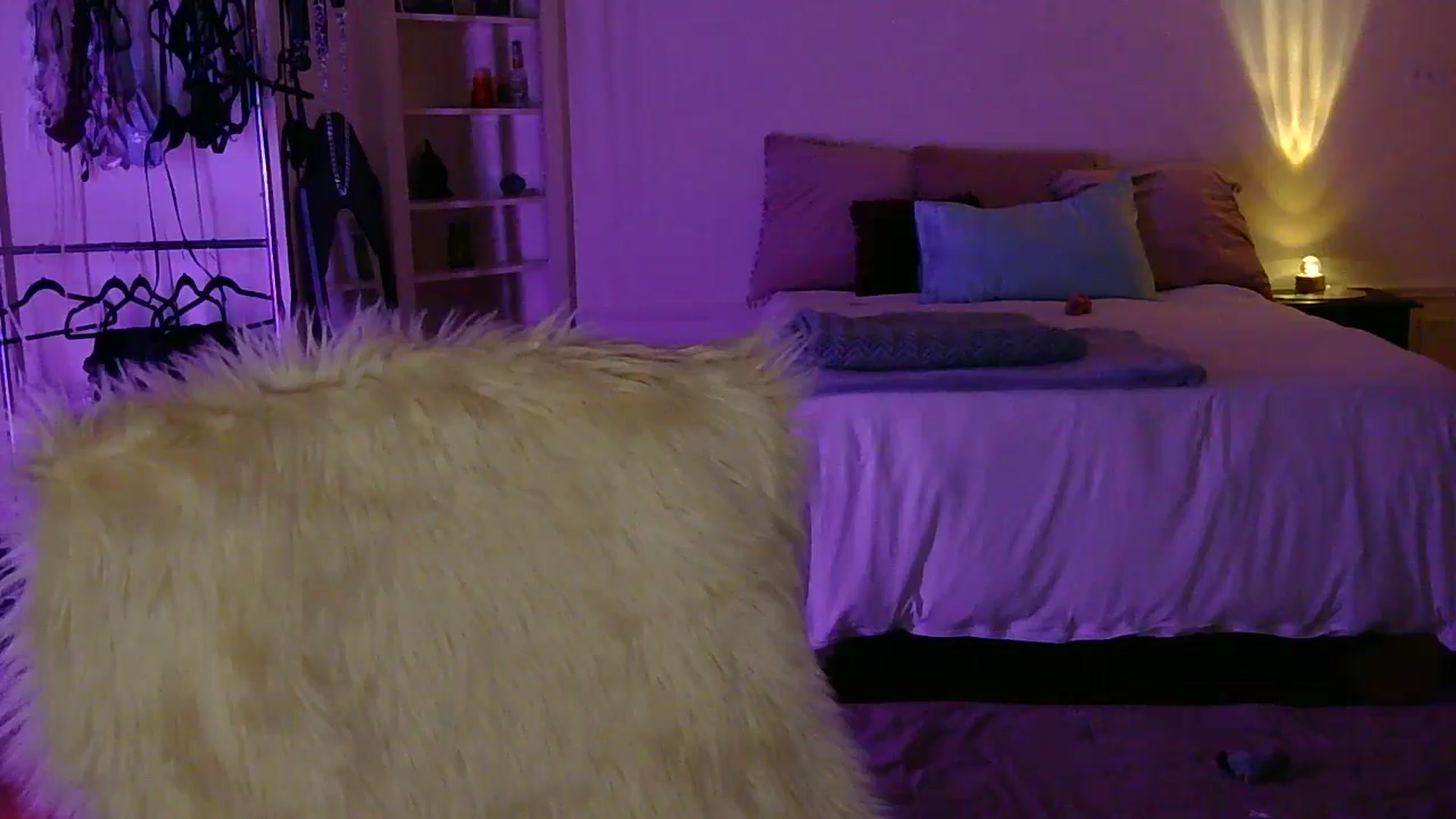 Gallery image thumbnail from heylisten's myfreecams stream on, 04/05/2026, 11:14 image 2 of 20