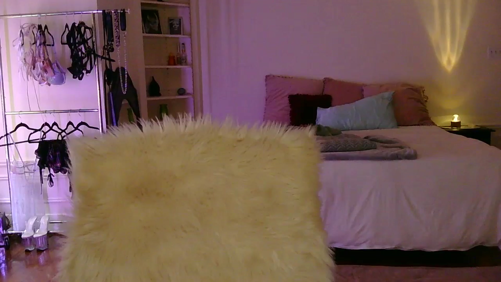 Gallery image thumbnail from heylisten's myfreecams stream on, 04/05/2026, 15:27 image 1 of 20
