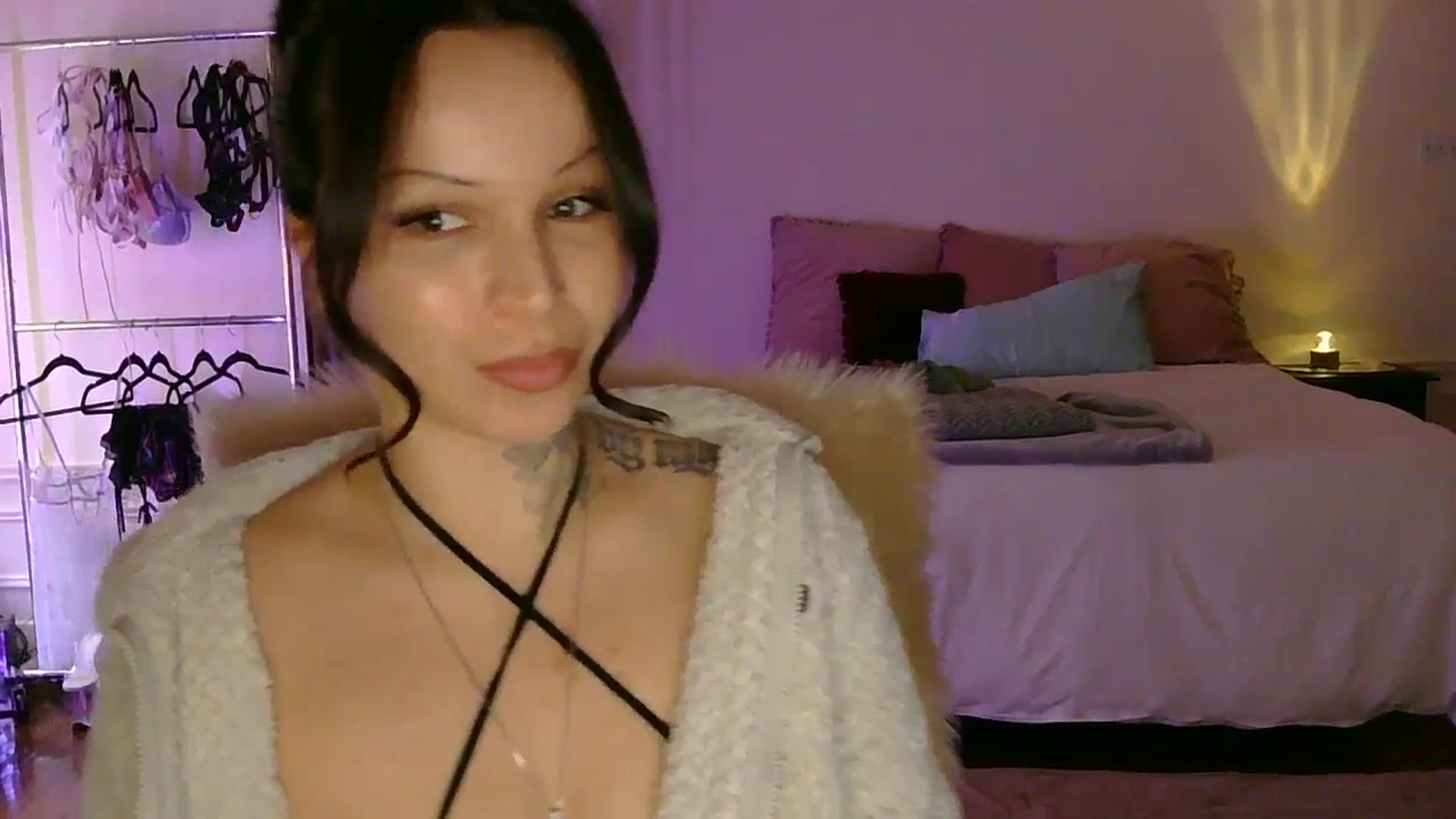 Gallery image thumbnail from heylisten's myfreecams stream on, 04/05/2026, 15:27 image 6 of 20