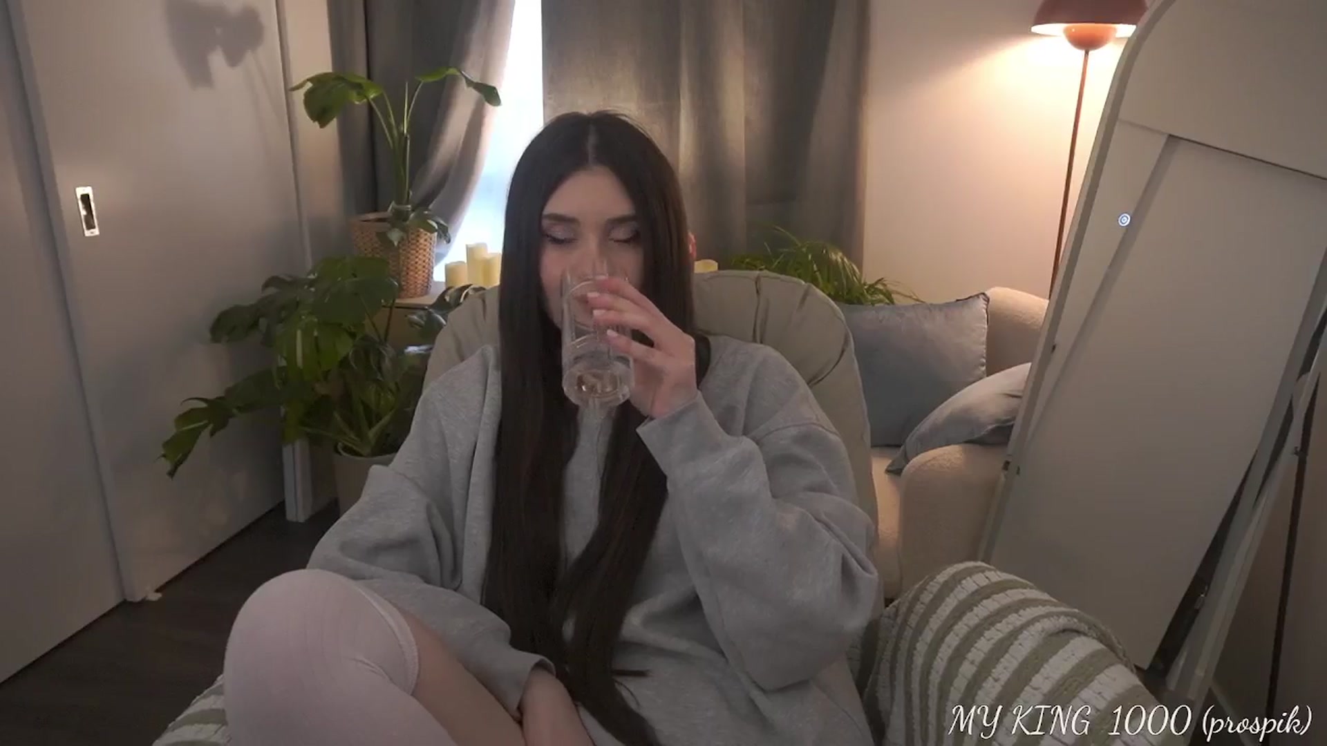 Gallery image thumbnail from heylovee's myfreecams stream on, 03/26/2026, 01:47 image 19 of 20