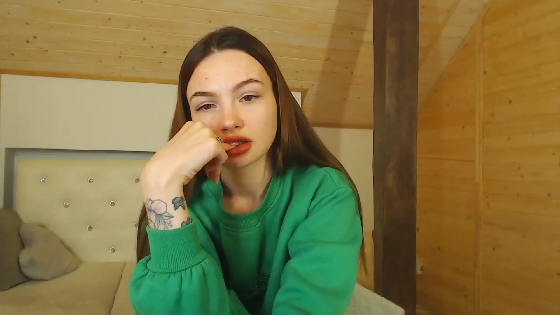 Gallery image thumbnail from hiSasha's myfreecams stream on, 12/03/2022, 17:42 image 8 of 20