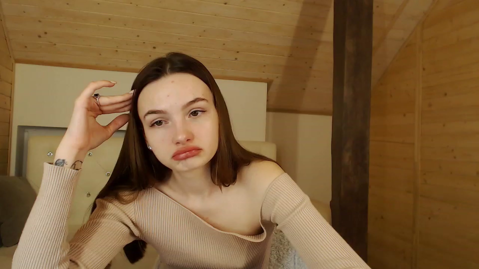 Gallery image thumbnail from hiSasha's myfreecams stream on, 12/10/2022, 22:16 image 3 of 20
