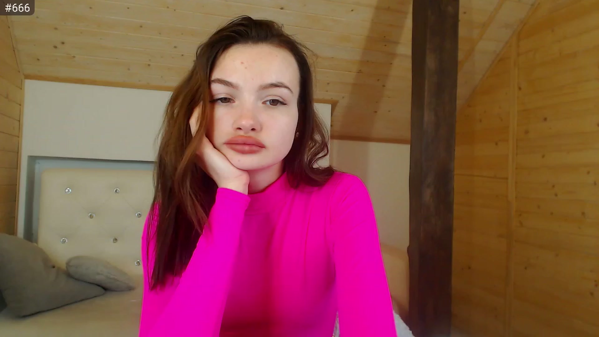 Gallery image thumbnail from hiSasha's myfreecams stream on, 12/25/2022, 19:31 image 8 of 20