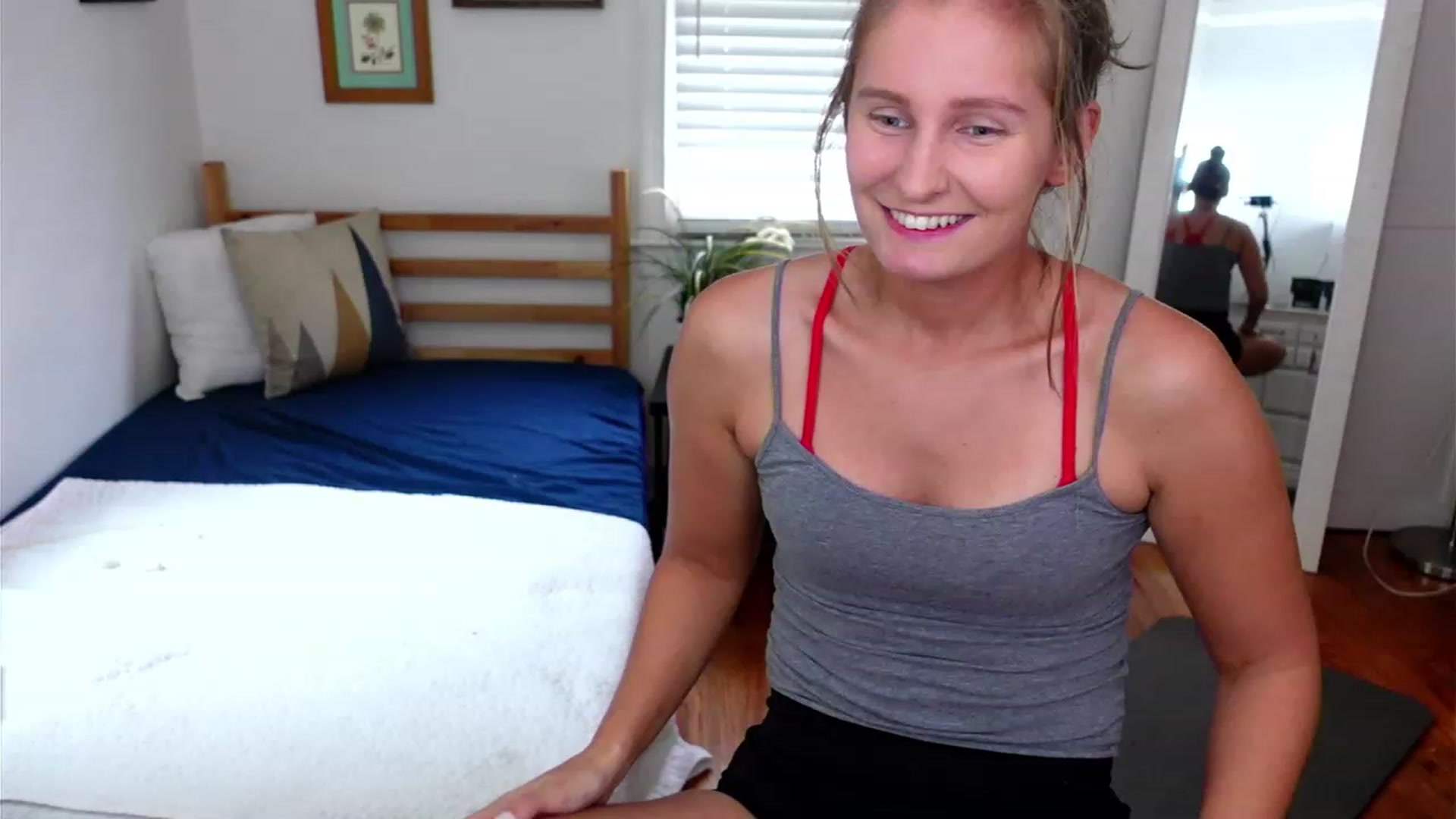 Gallery image thumbnail from hi_ella's myfreecams stream on, 11/16/2022, 21:15 image 3 of 20