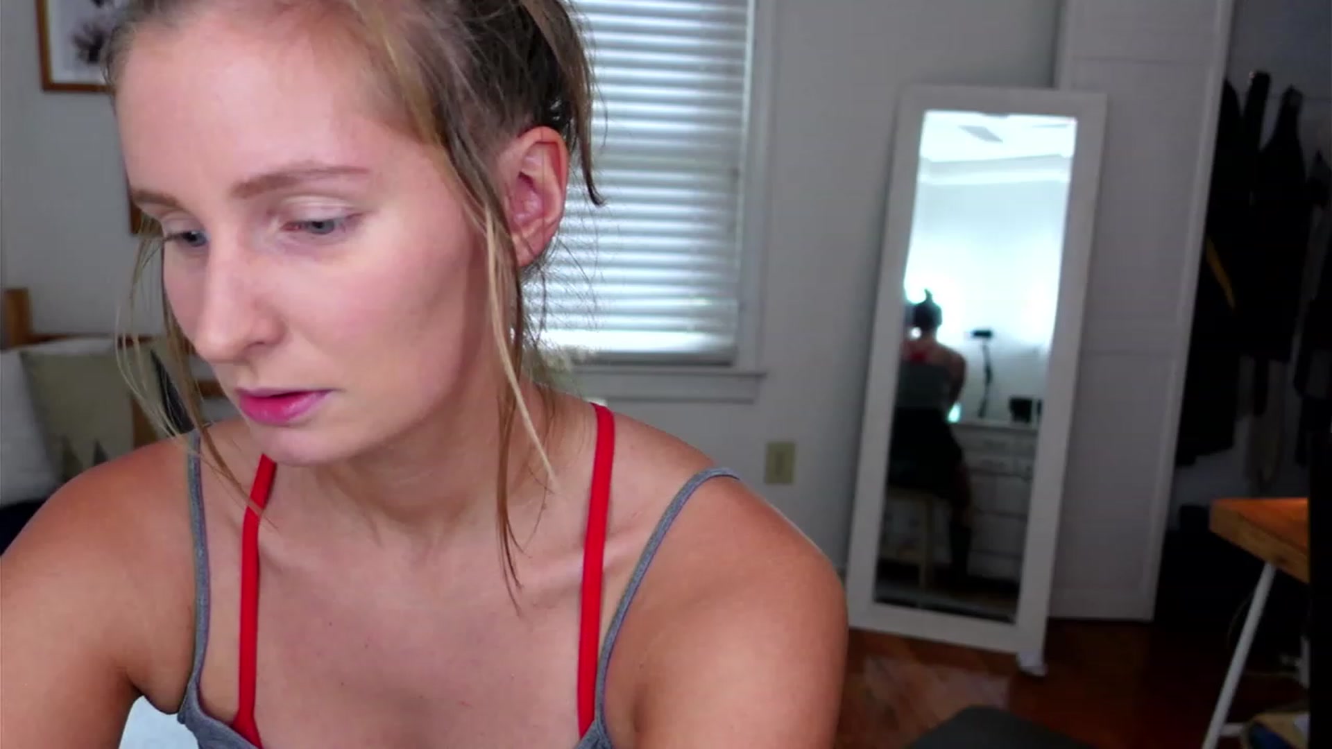 Gallery image thumbnail from hi_ella's myfreecams stream on, 11/16/2022, 21:15 image 8 of 20