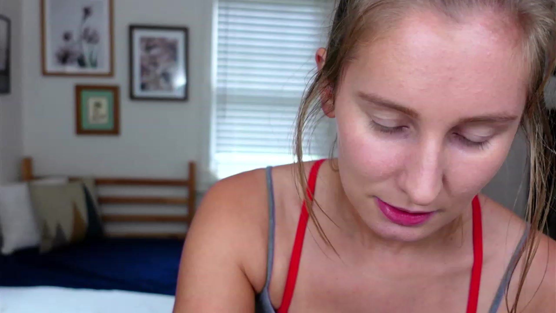 Gallery image thumbnail from hi_ella's myfreecams stream on, 11/16/2022, 21:15 image 5 of 20