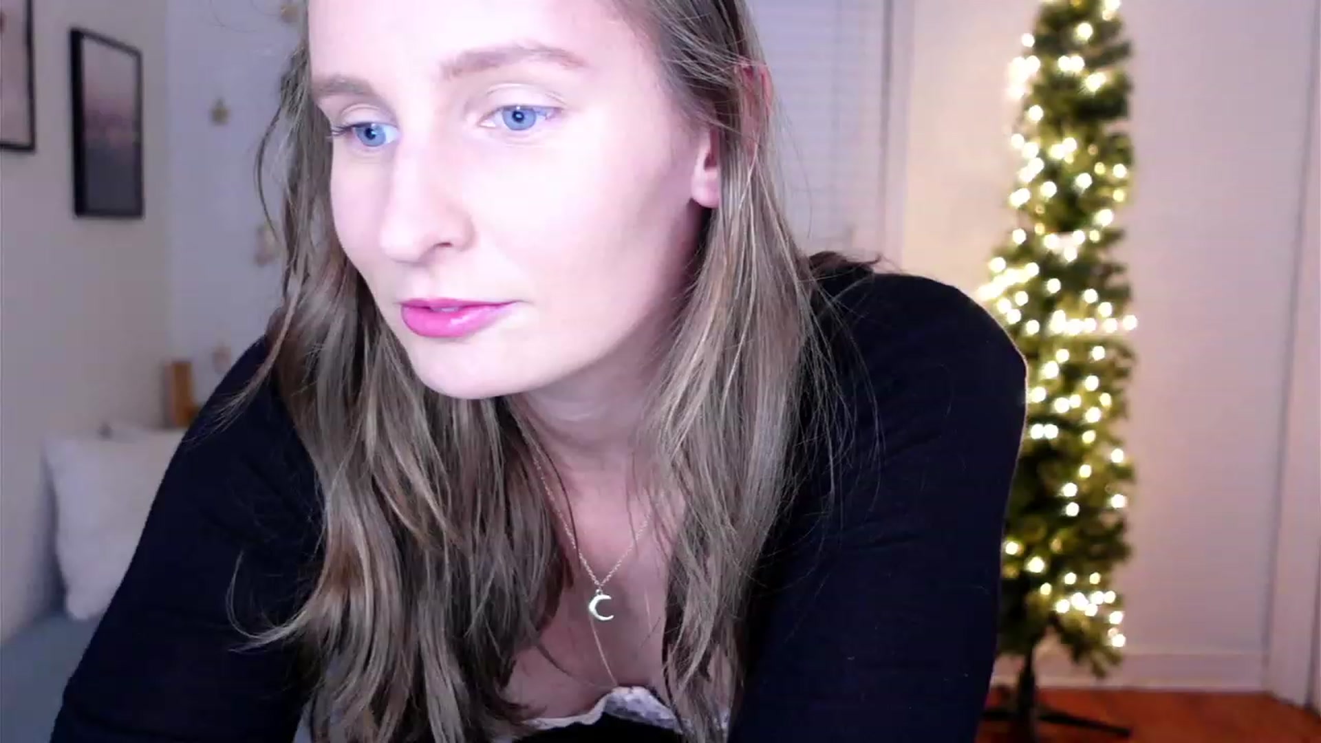 Gallery image thumbnail from hi_ella's myfreecams stream on, 12/10/2022, 02:07 image 20 of 20