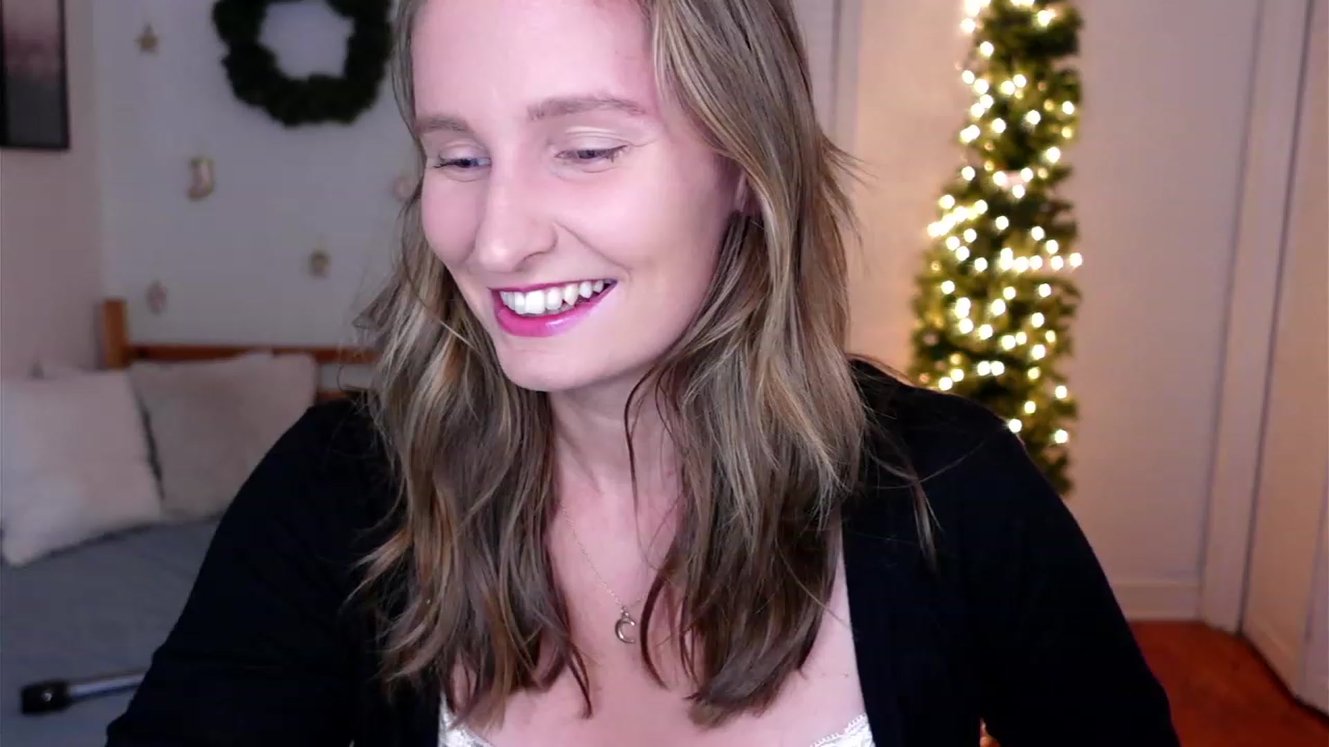 Gallery image thumbnail from hi_ella's myfreecams stream on, 12/10/2022, 02:07 image 6 of 20