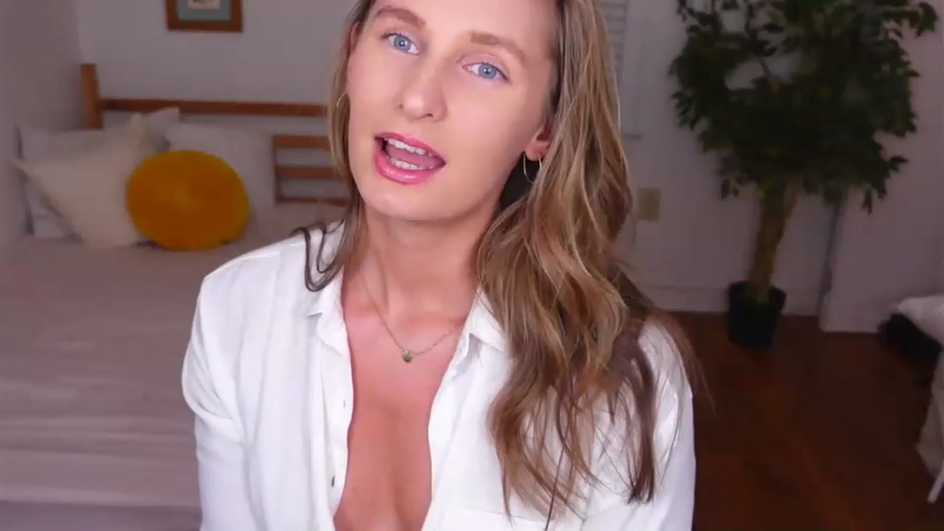 Gallery image thumbnail from hi_ella's myfreecams stream on, 03/15/2023, 02:31 image 7 of 20