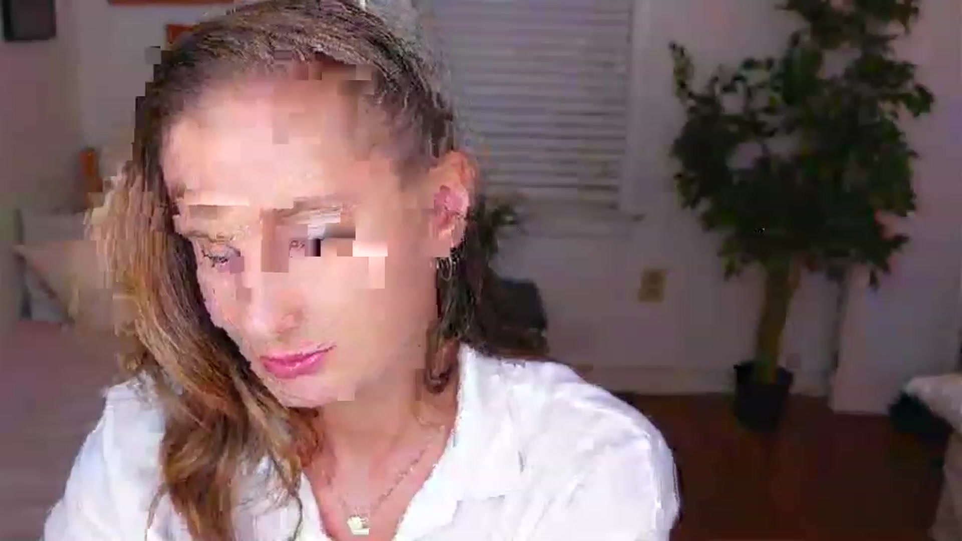 Gallery image thumbnail from hi_ella's myfreecams stream on, 03/15/2023, 02:31 image 10 of 20