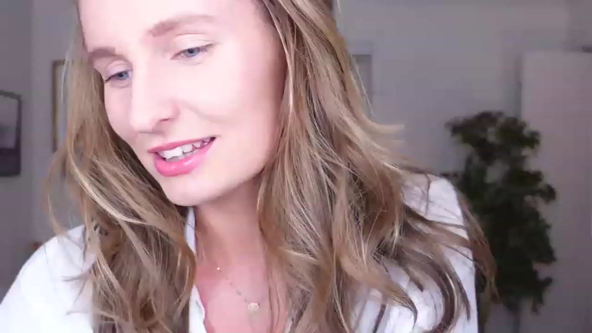 Gallery image thumbnail from hi_ella's myfreecams stream on, 03/15/2023, 02:31 image 15 of 20