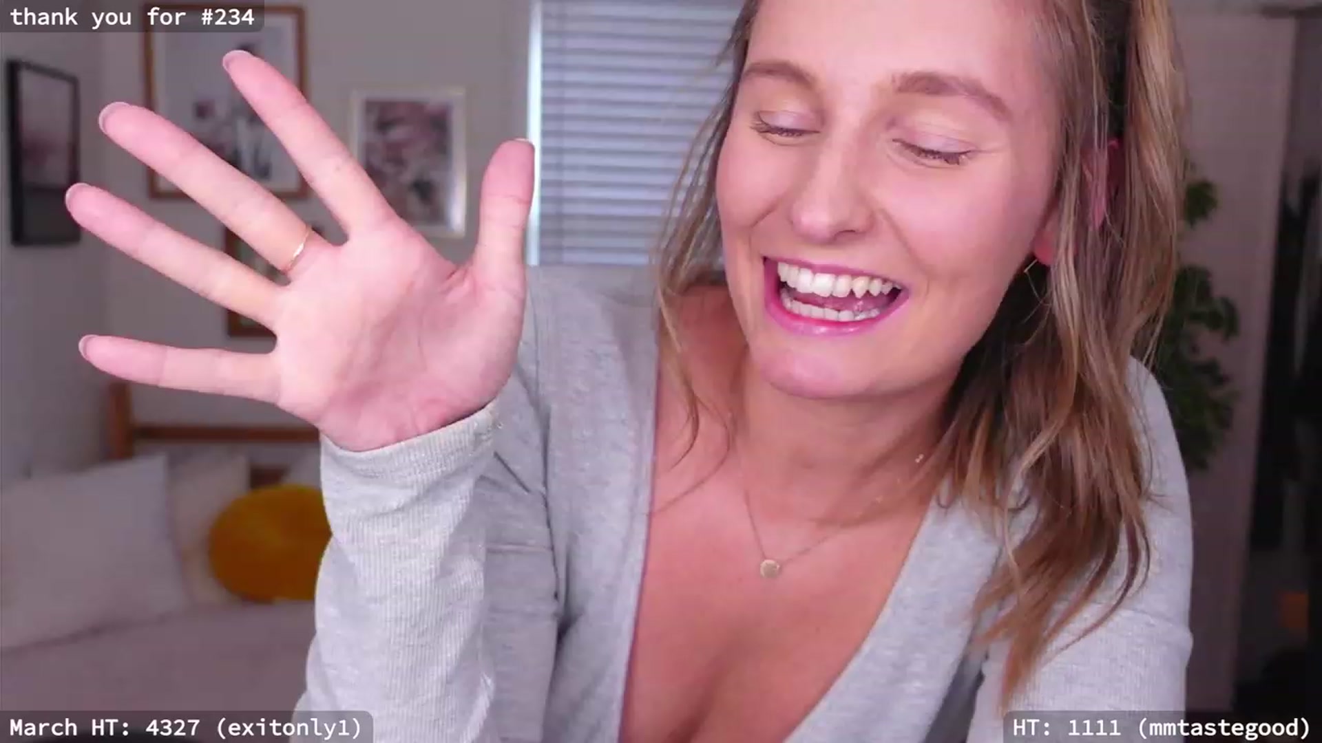 Gallery image thumbnail from hi_ella's myfreecams stream on, 03/18/2023, 21:00 image 7 of 20