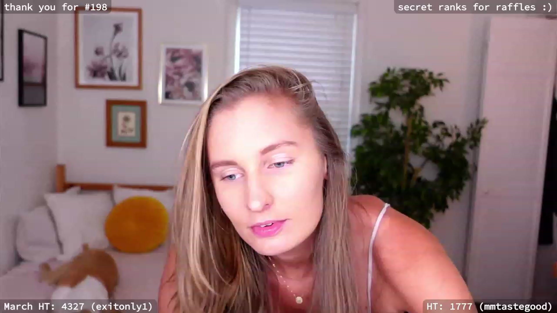Gallery image thumbnail from hi_ella's myfreecams stream on, 03/25/2023, 20:35 image 20 of 20